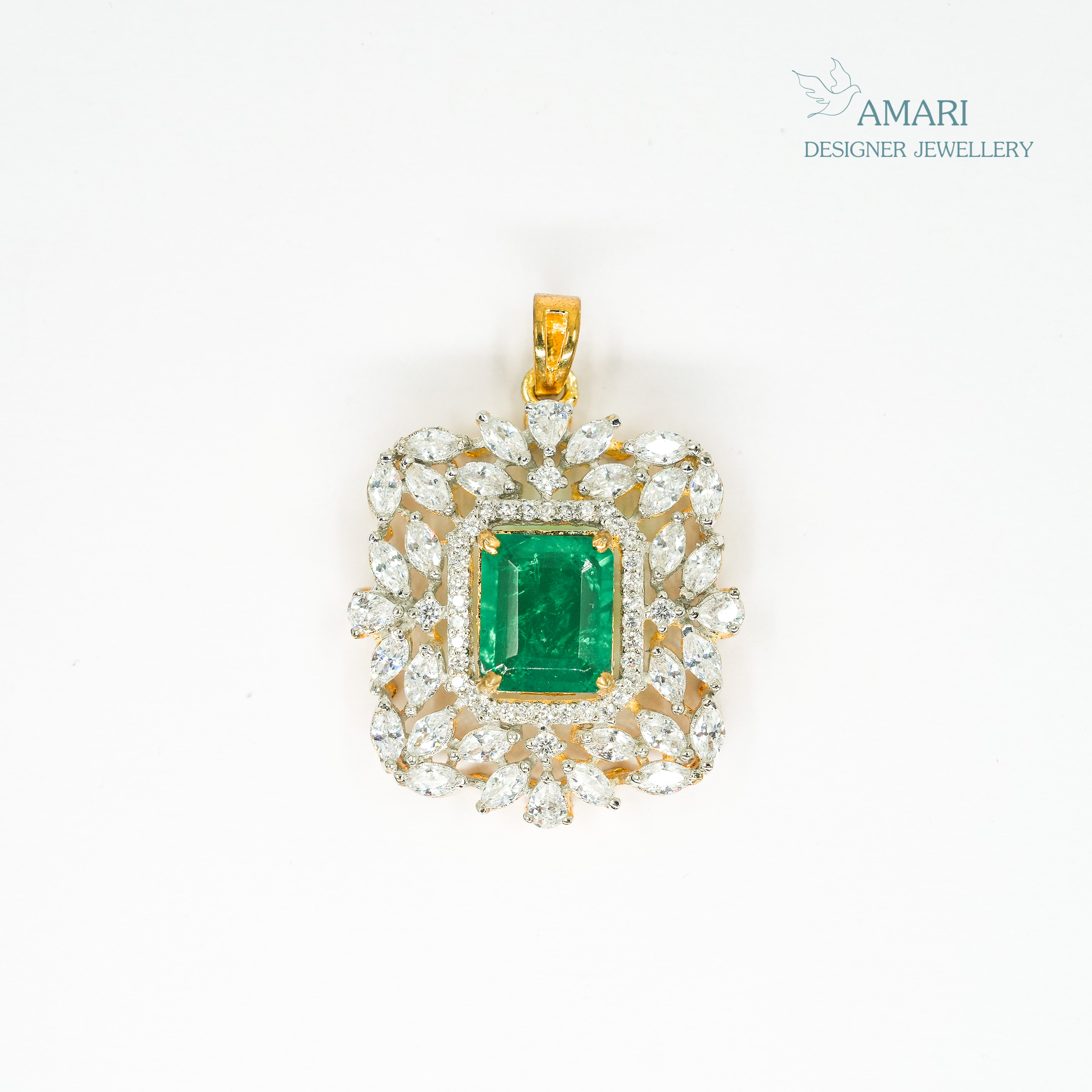 Beautiful Green And White Stone Pendent -