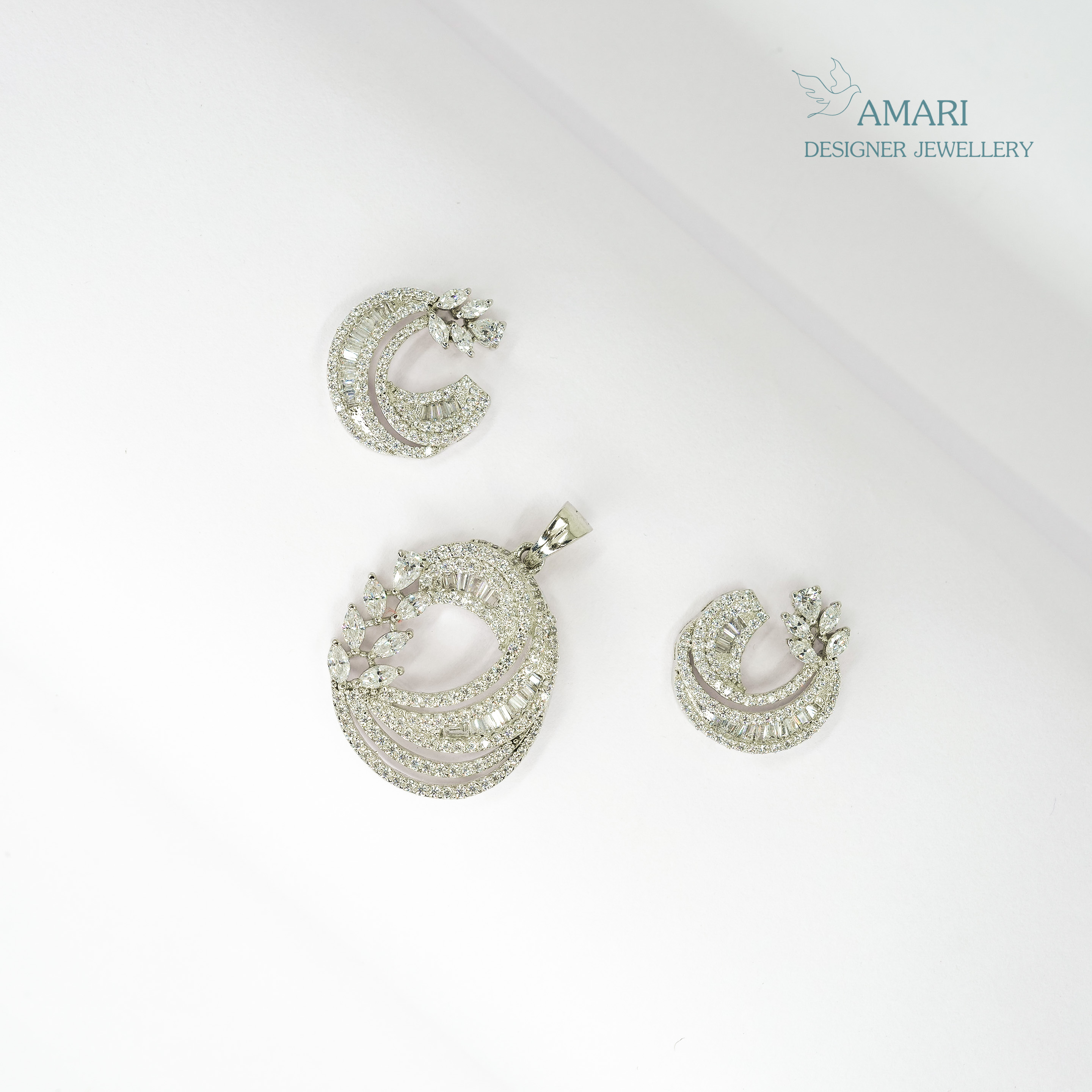 Beautyful Leaf Design Pendant -