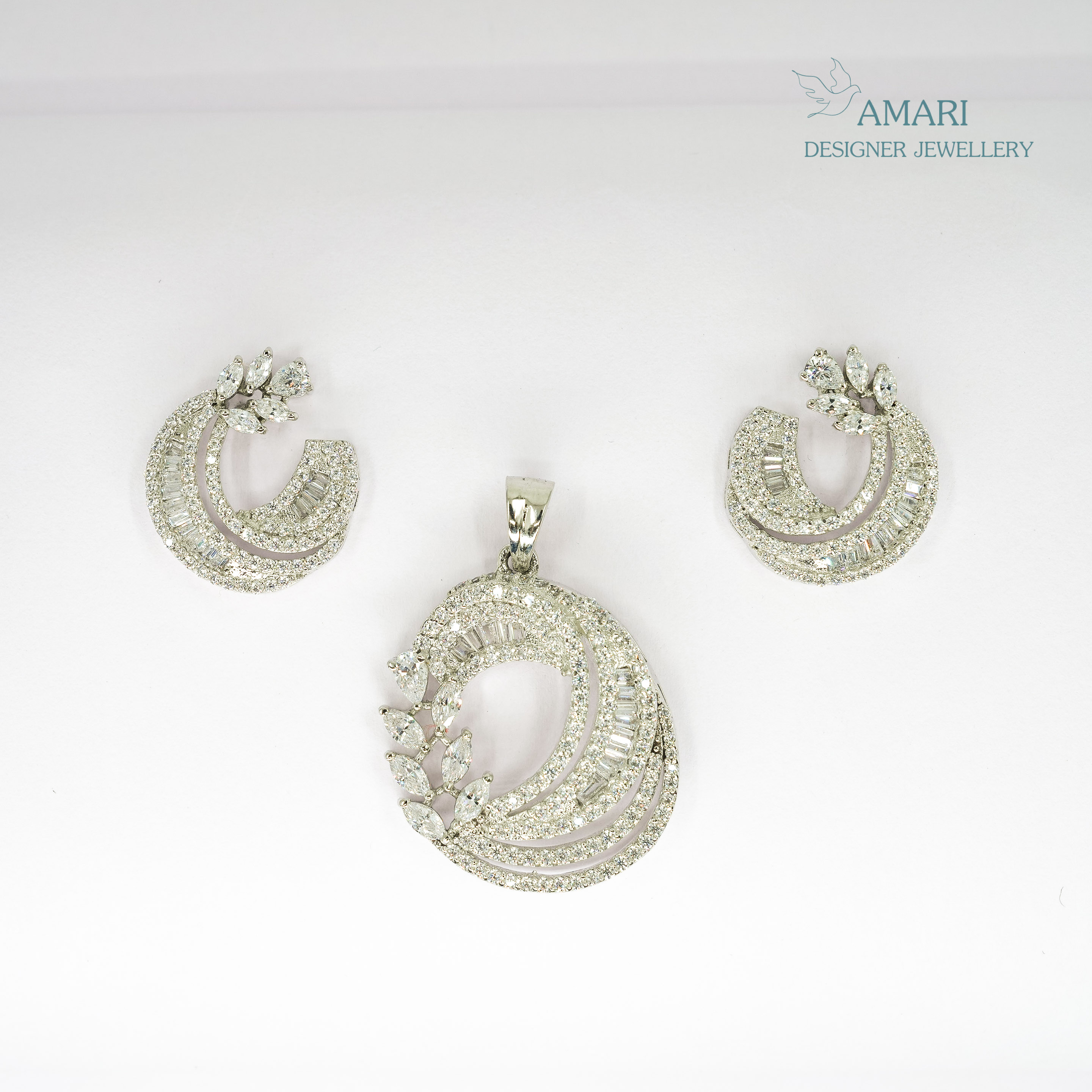 Beautyful Leaf Design Pendant -