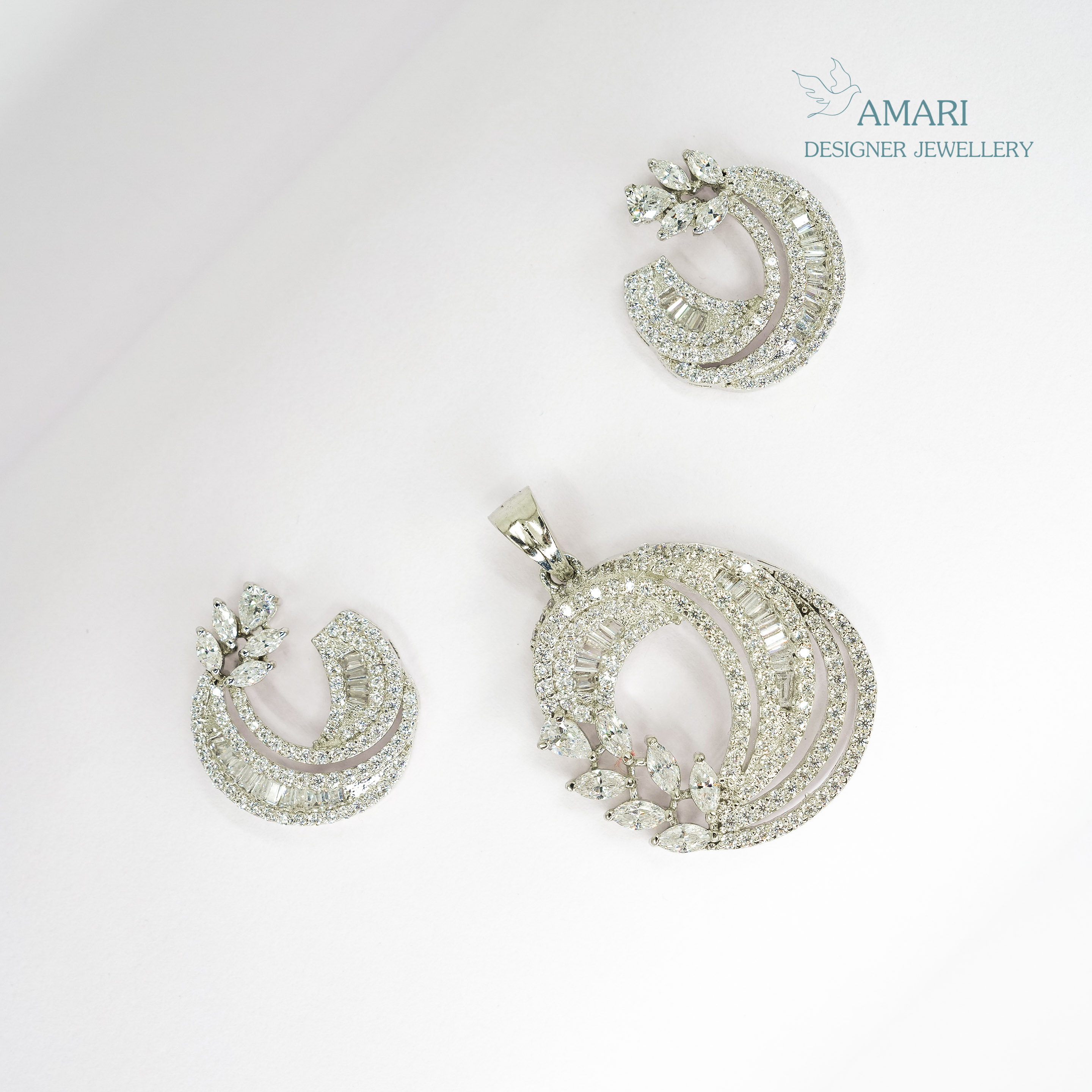 Beautyful Leaf Design Pendant -