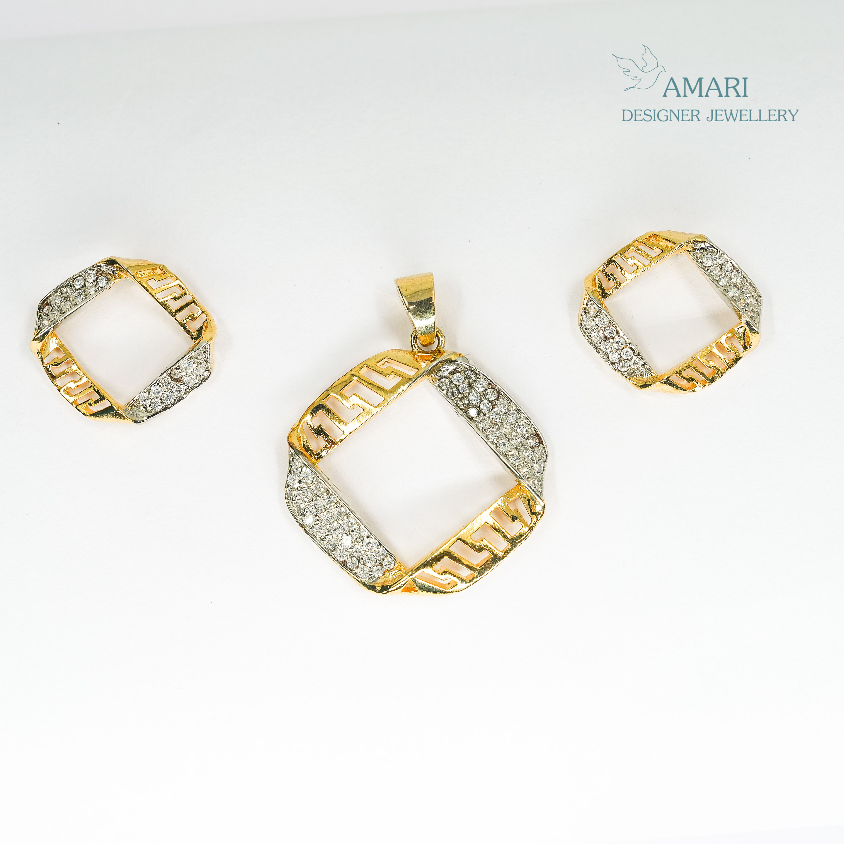 Beautiful Contemporary Pendant Set -