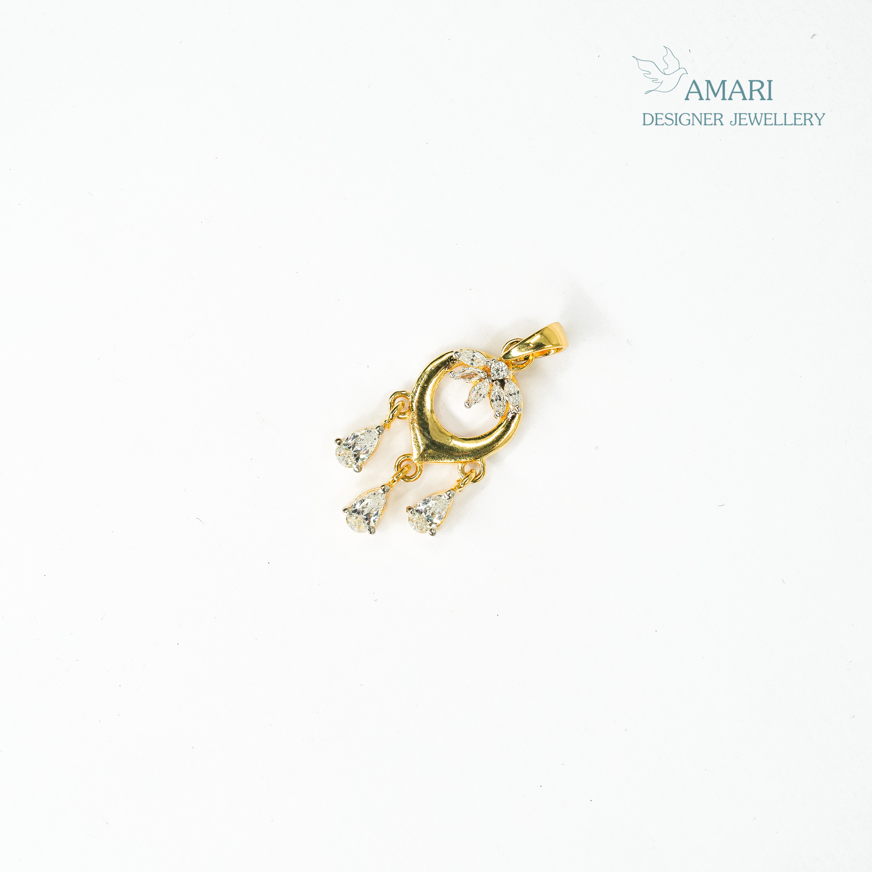 Simple Owal Design With Leaf Design Pendant -