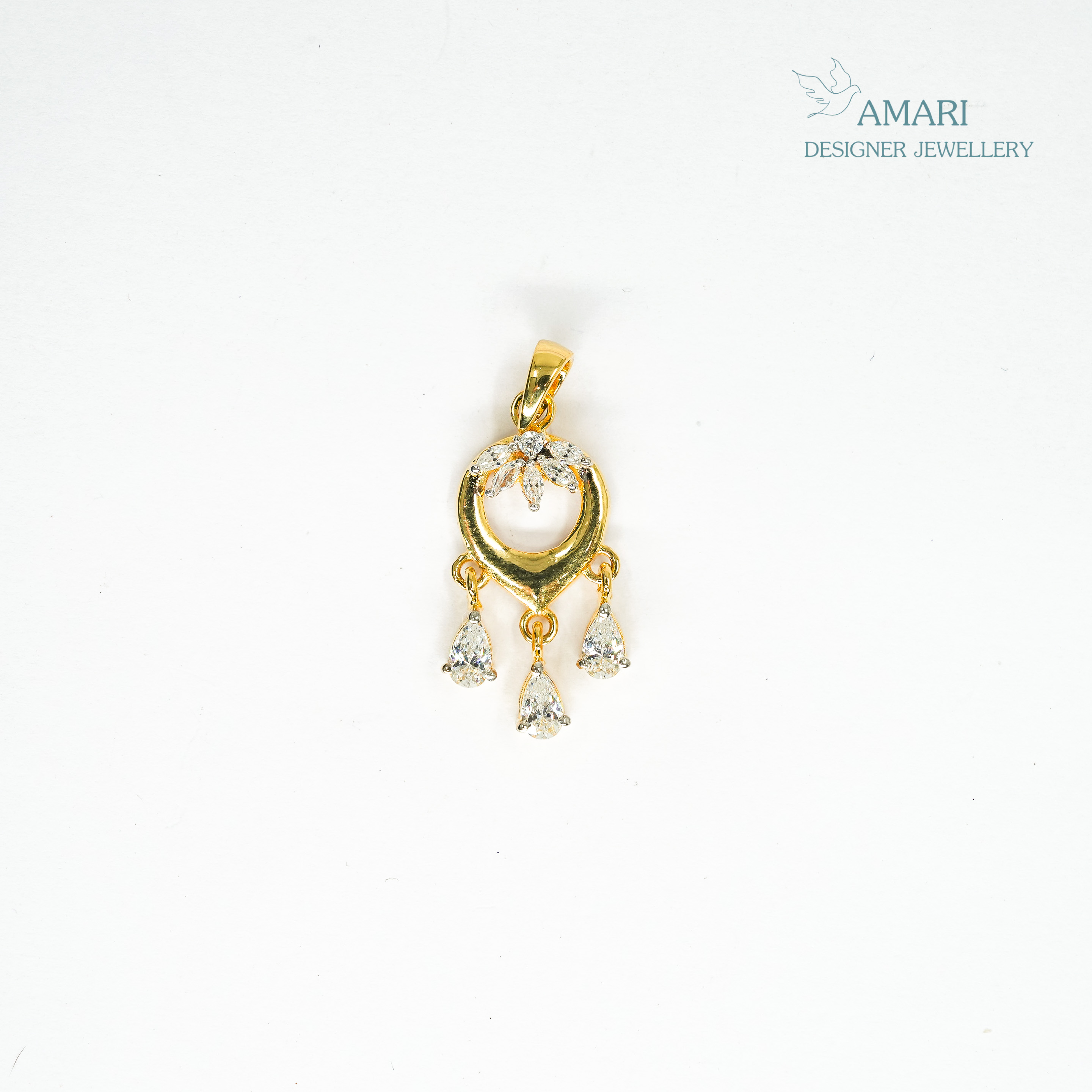 Simple Owal Design With Leaf Design Pendant -