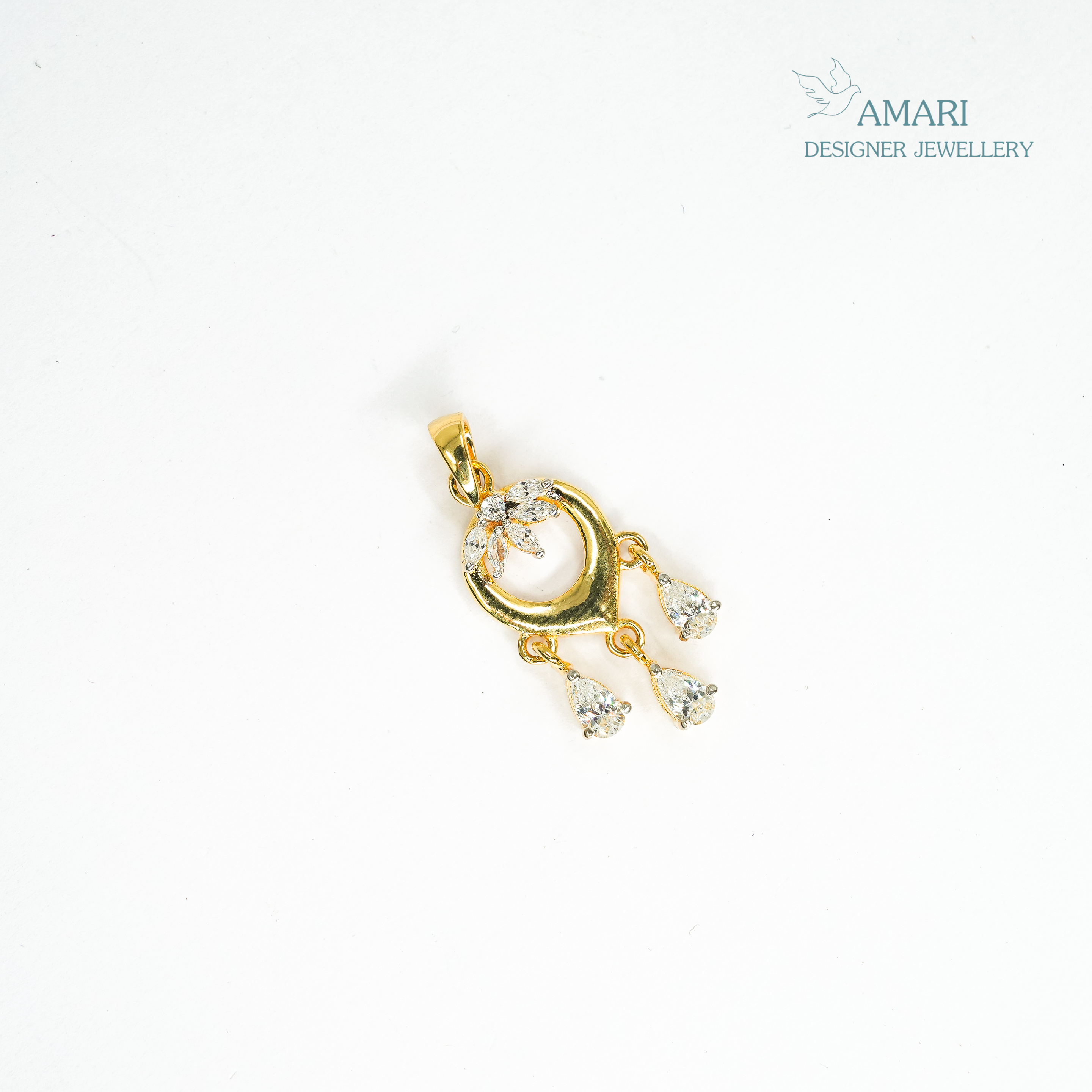 Simple Owal Design With Leaf Design Pendant -