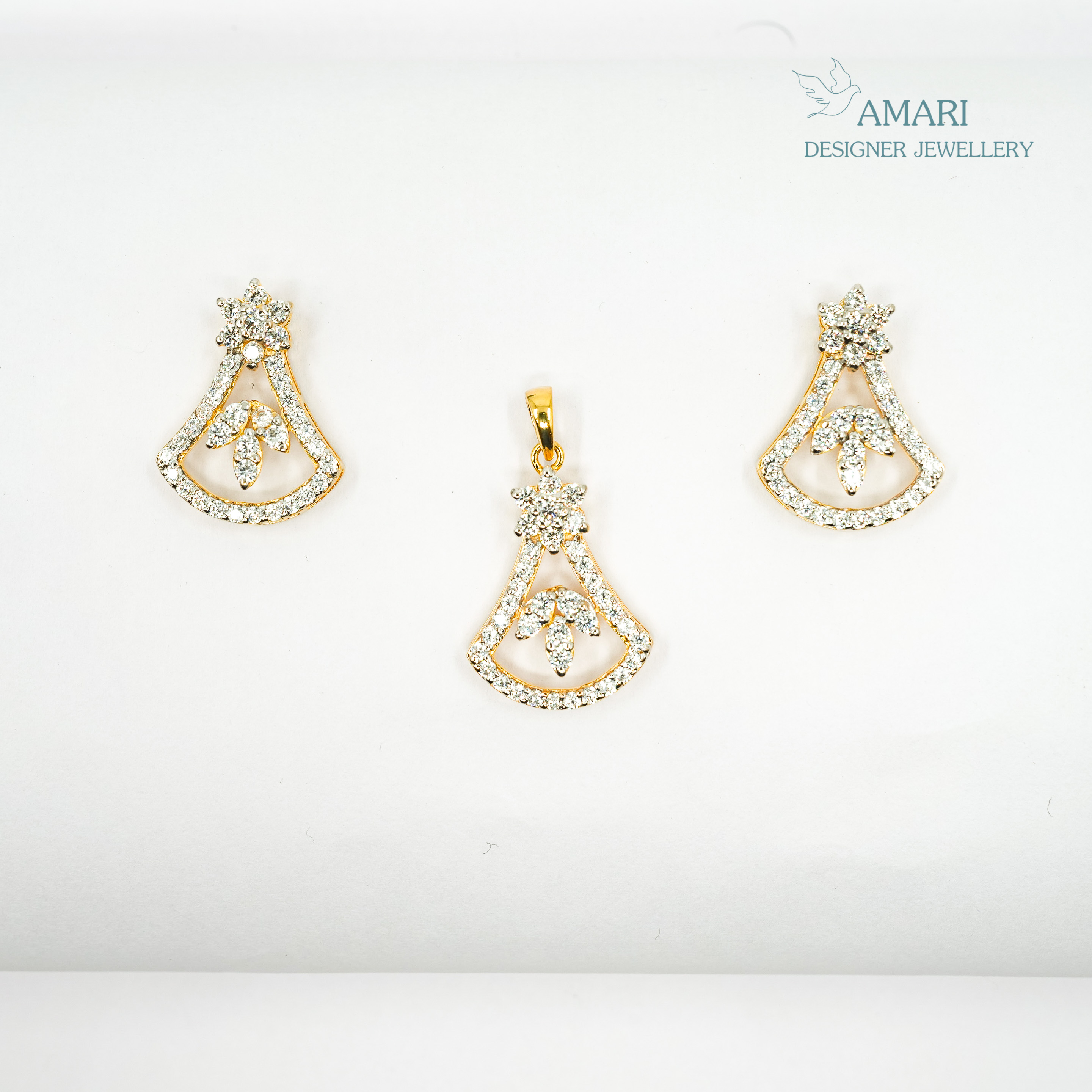 Beautiful Design Pendent Set -