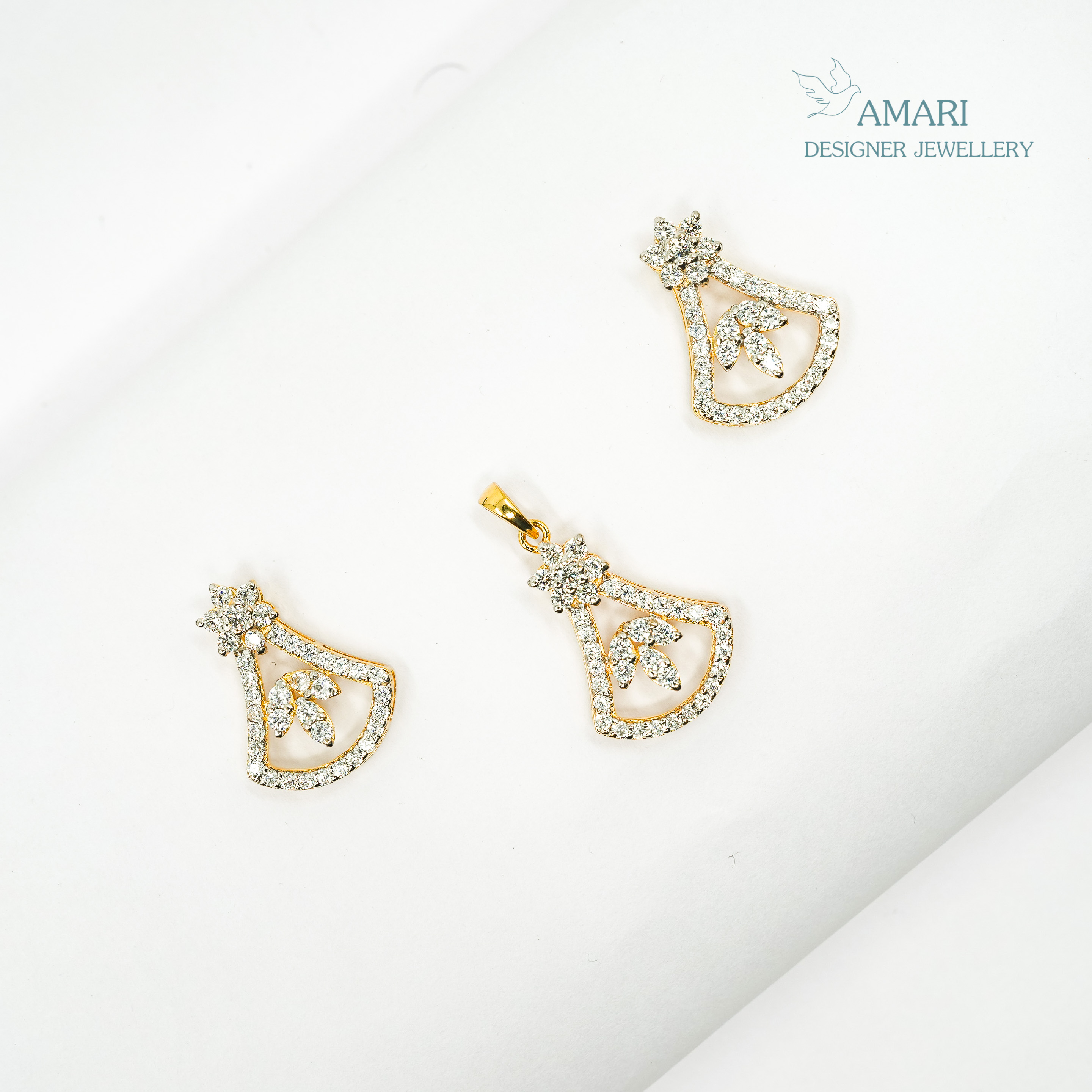 Beautiful Design Pendent Set -