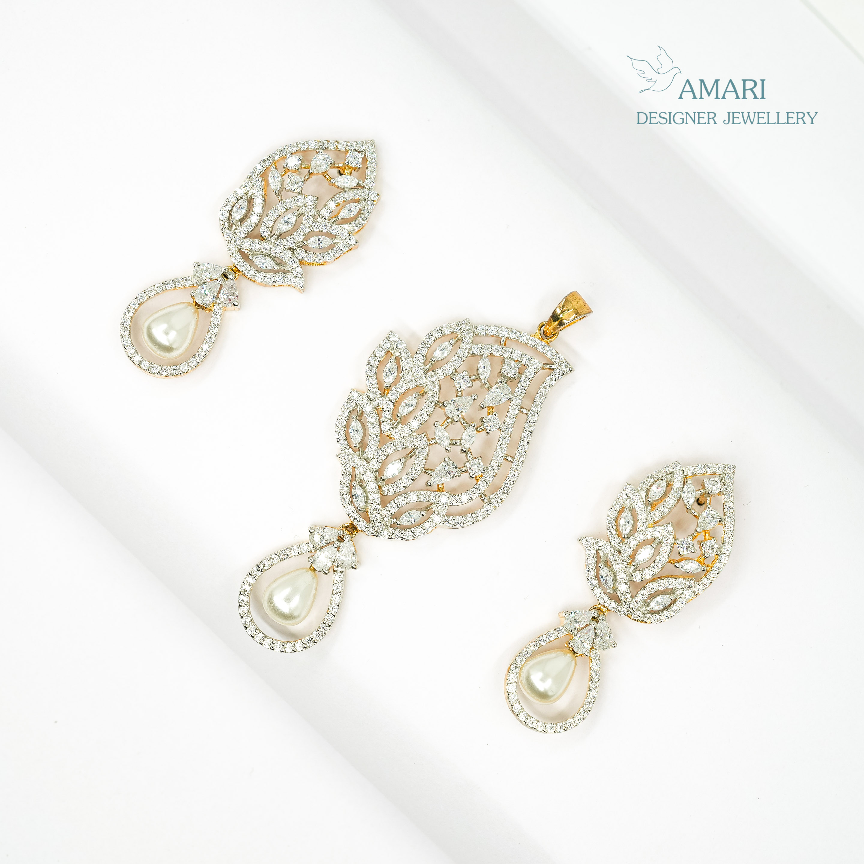 Leaf Designer With Pearl Pendant Set -