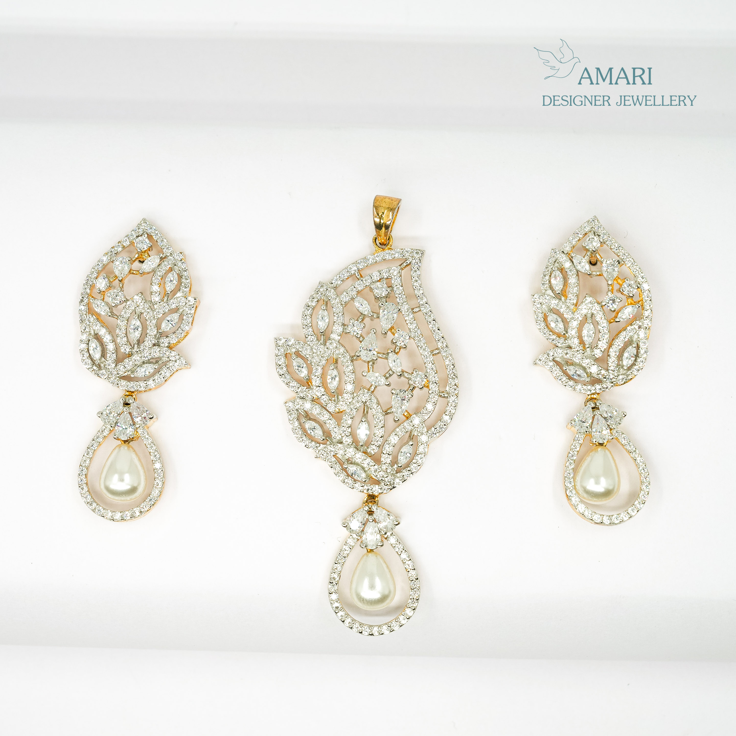 Leaf Designer With Pearl Pendant Set -