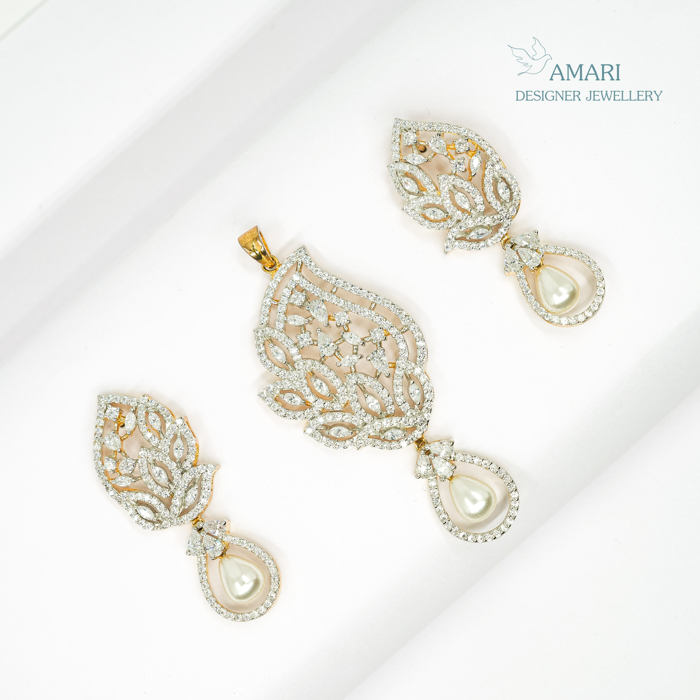 Leaf Designer With Pearl Pendant Set -