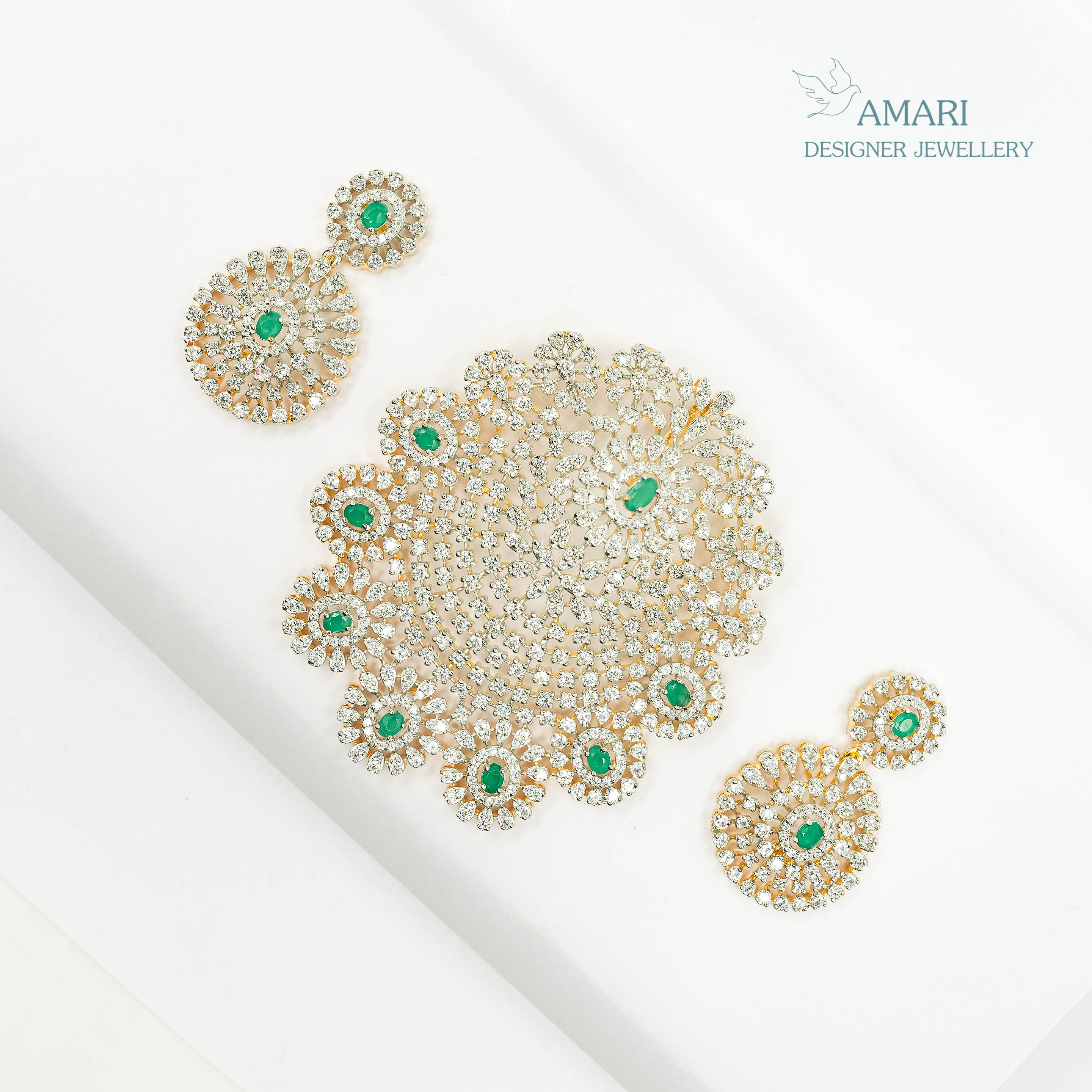 Elegant And Desirable Pendant Set