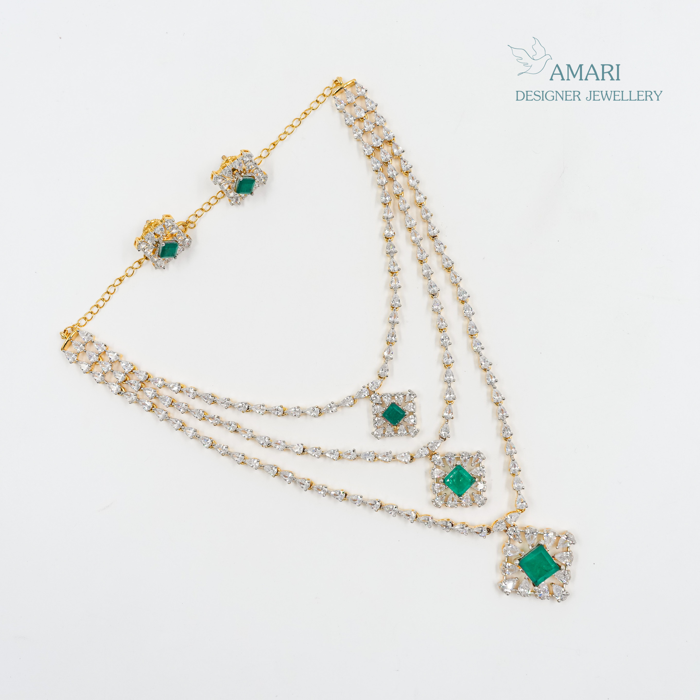 Graceful wave with emerald Necklace -