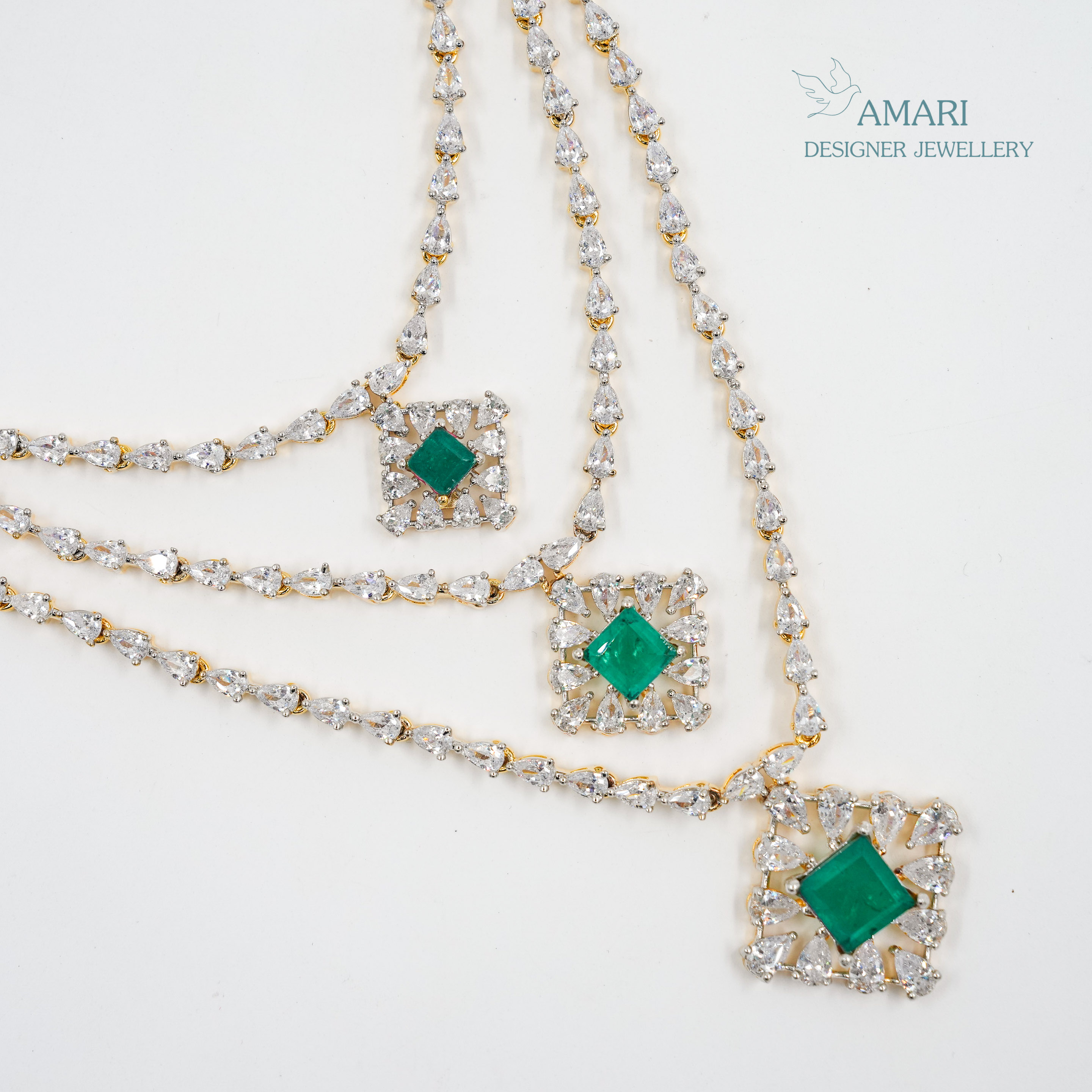 Graceful wave with emerald Necklace -