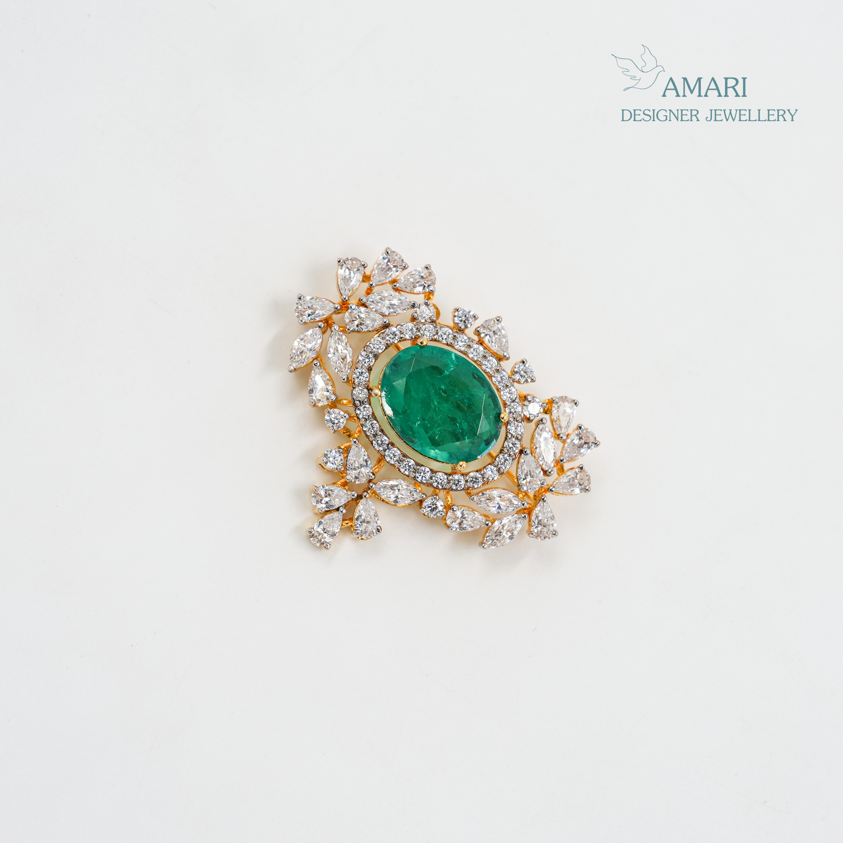 Bige Stone Green Brooch -