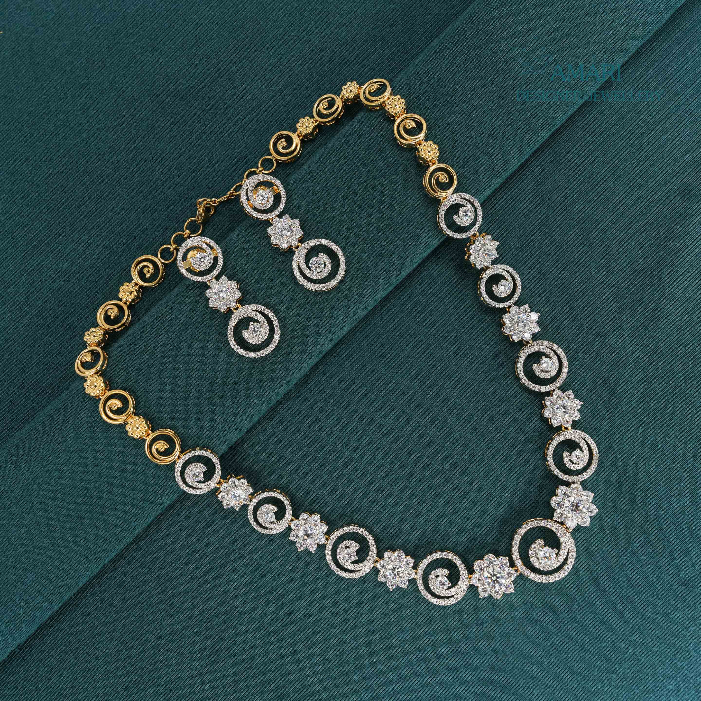 Elegant and flower Necklace -