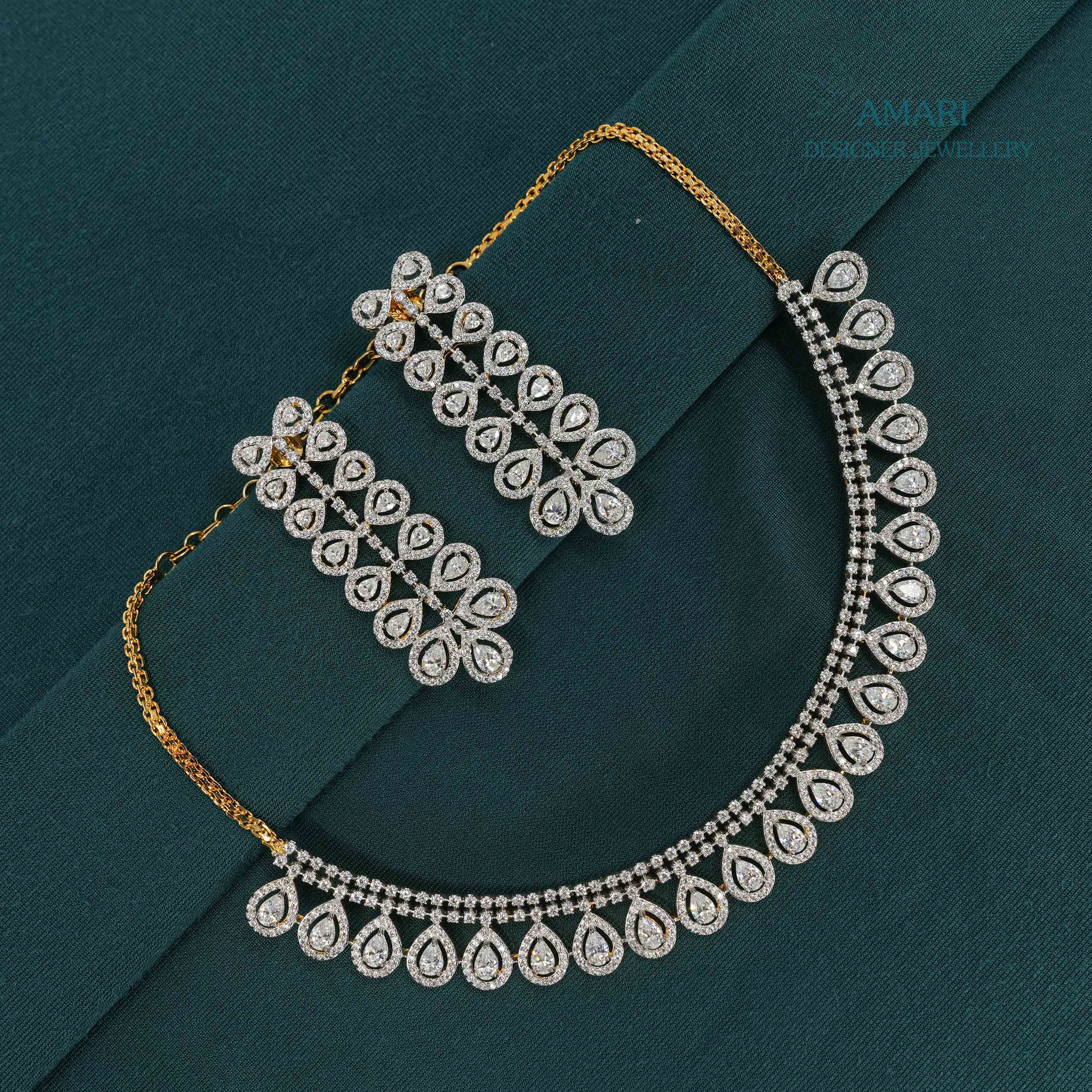 Elegant and floral Necklace -