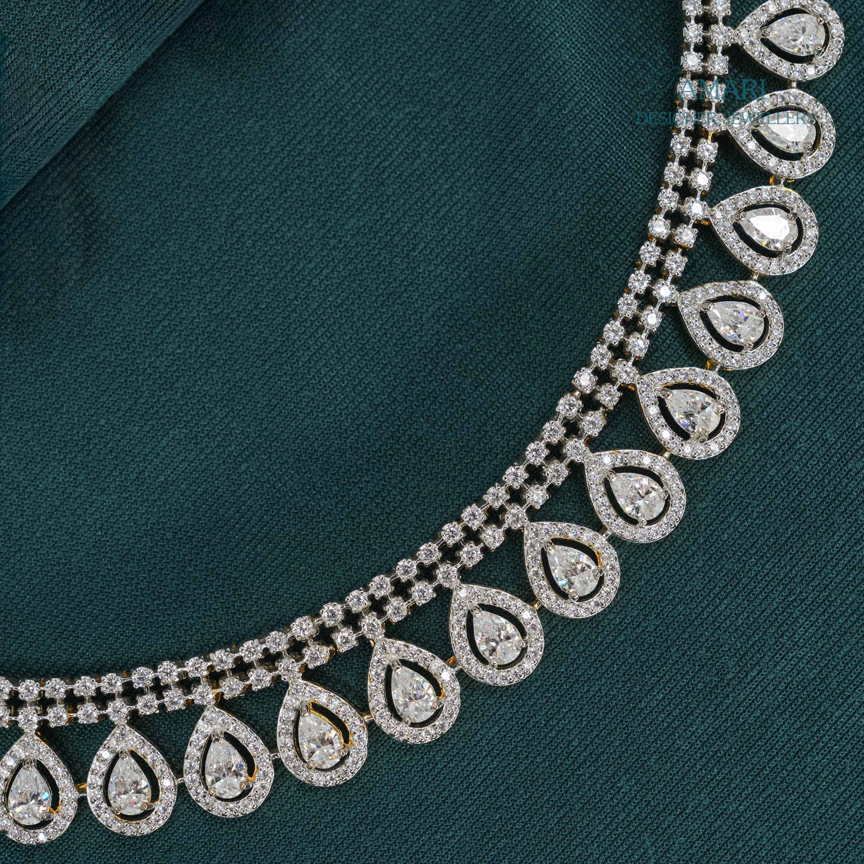 Elegant and floral Necklace -