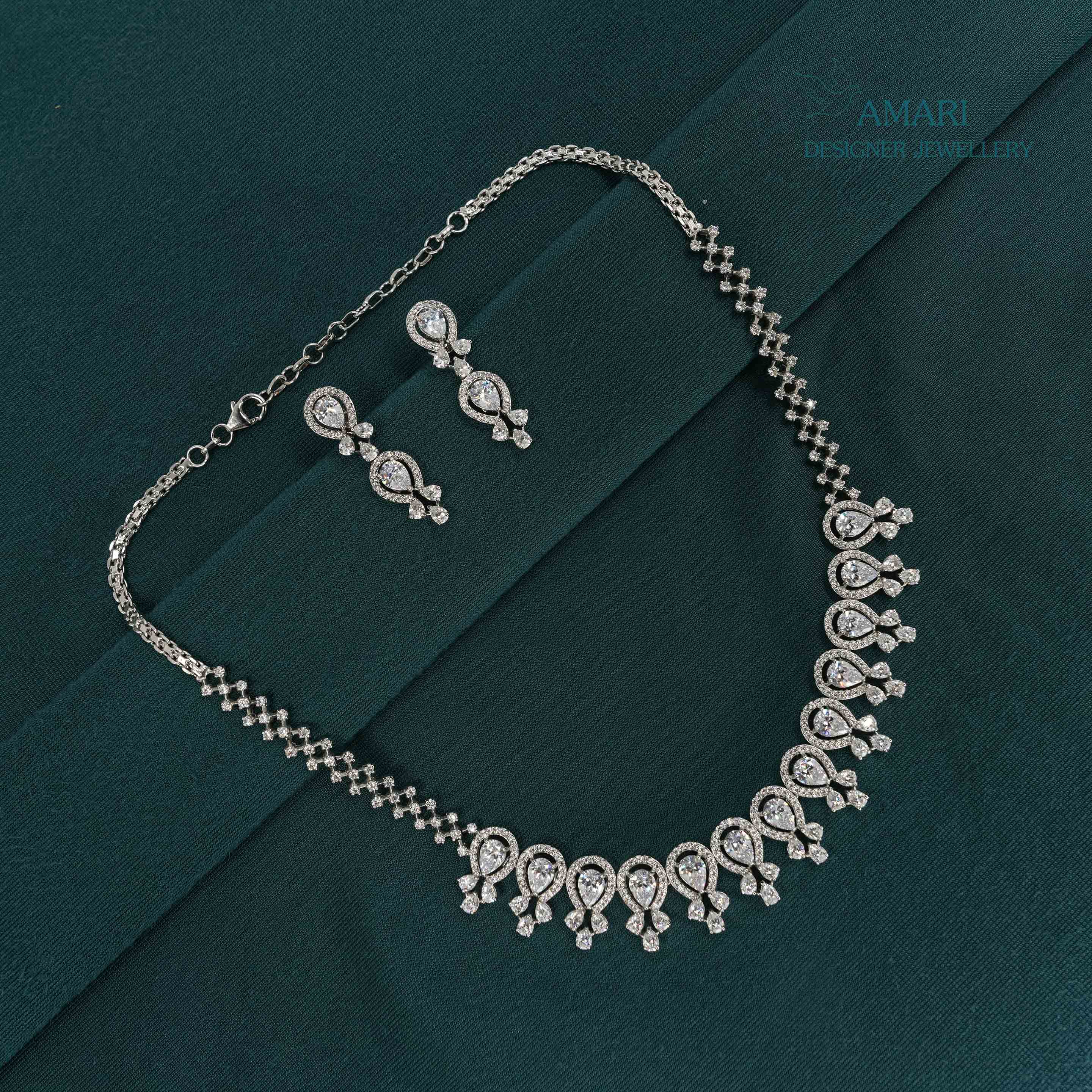 Sparkling beauty Necklace -