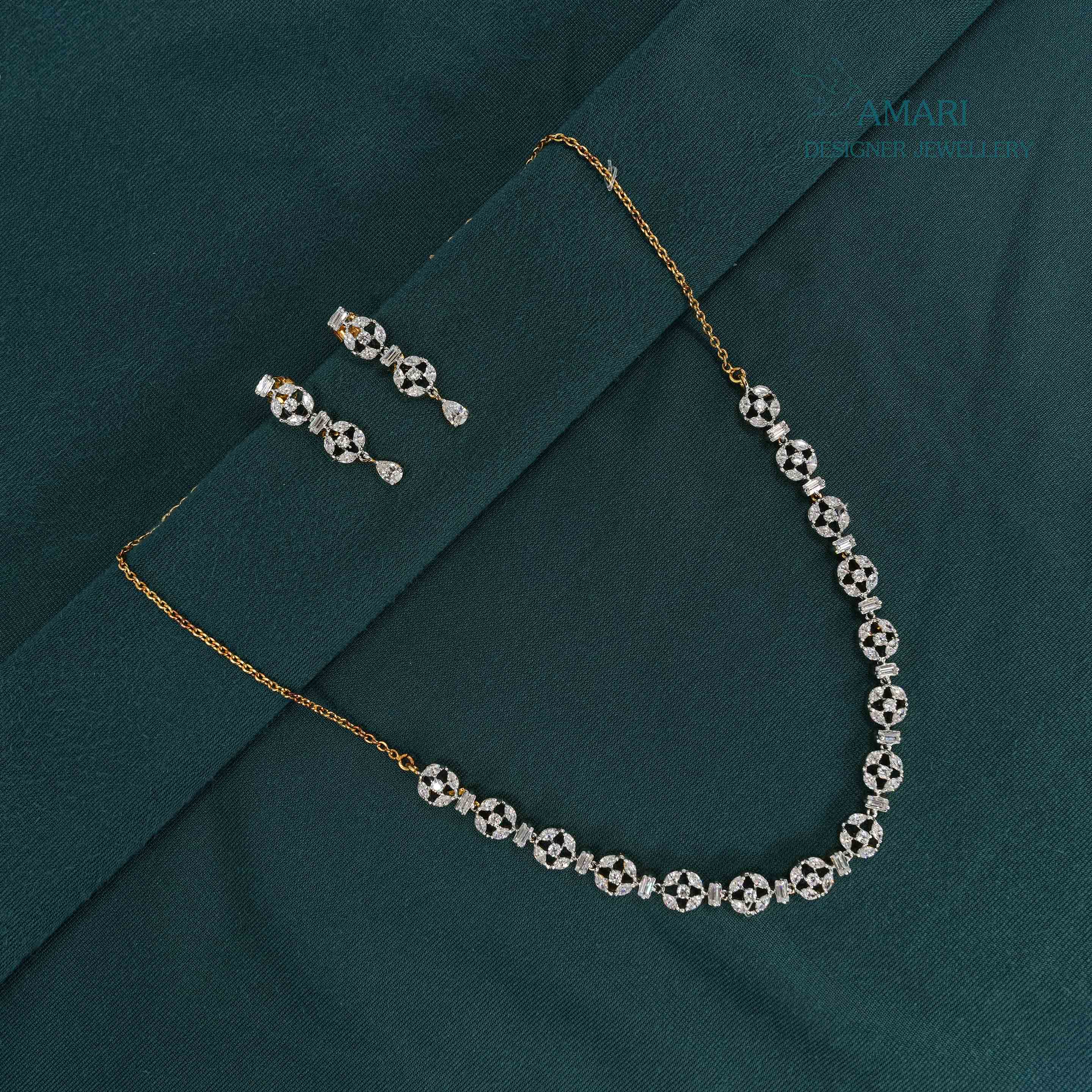 Minimalistic elegant Necklace -