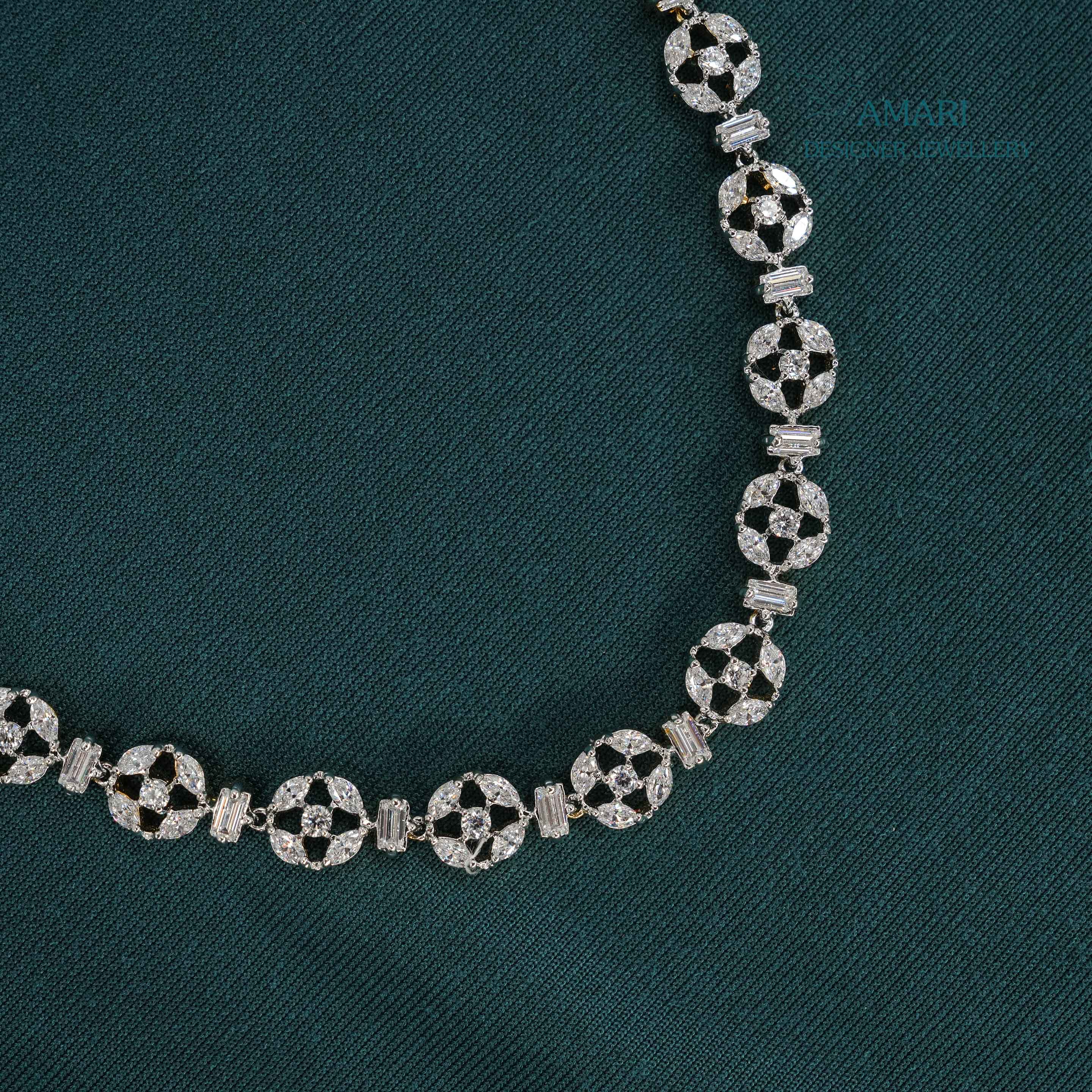 Minimalistic elegant Necklace -