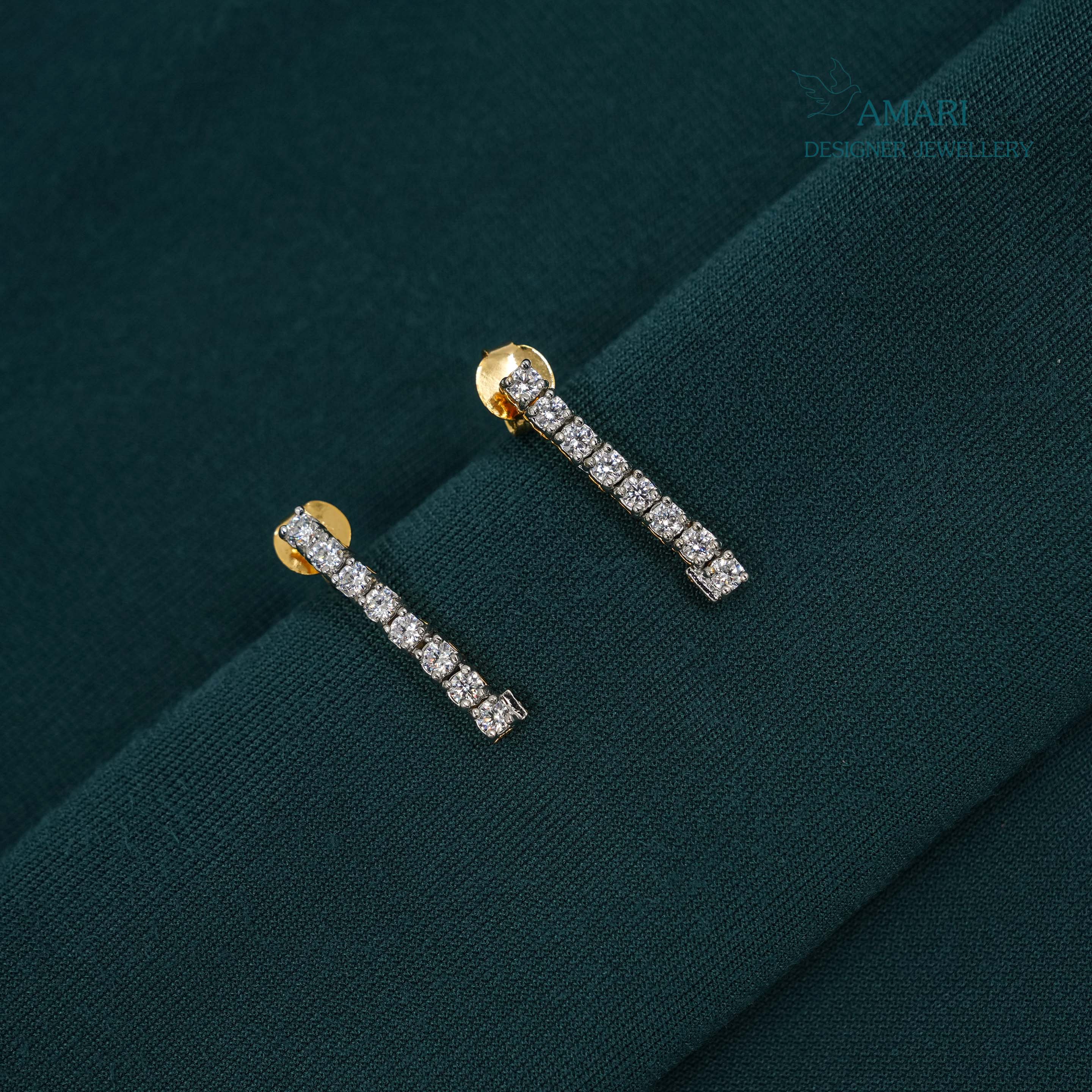 V shape Necklace with solitaire - Necklace