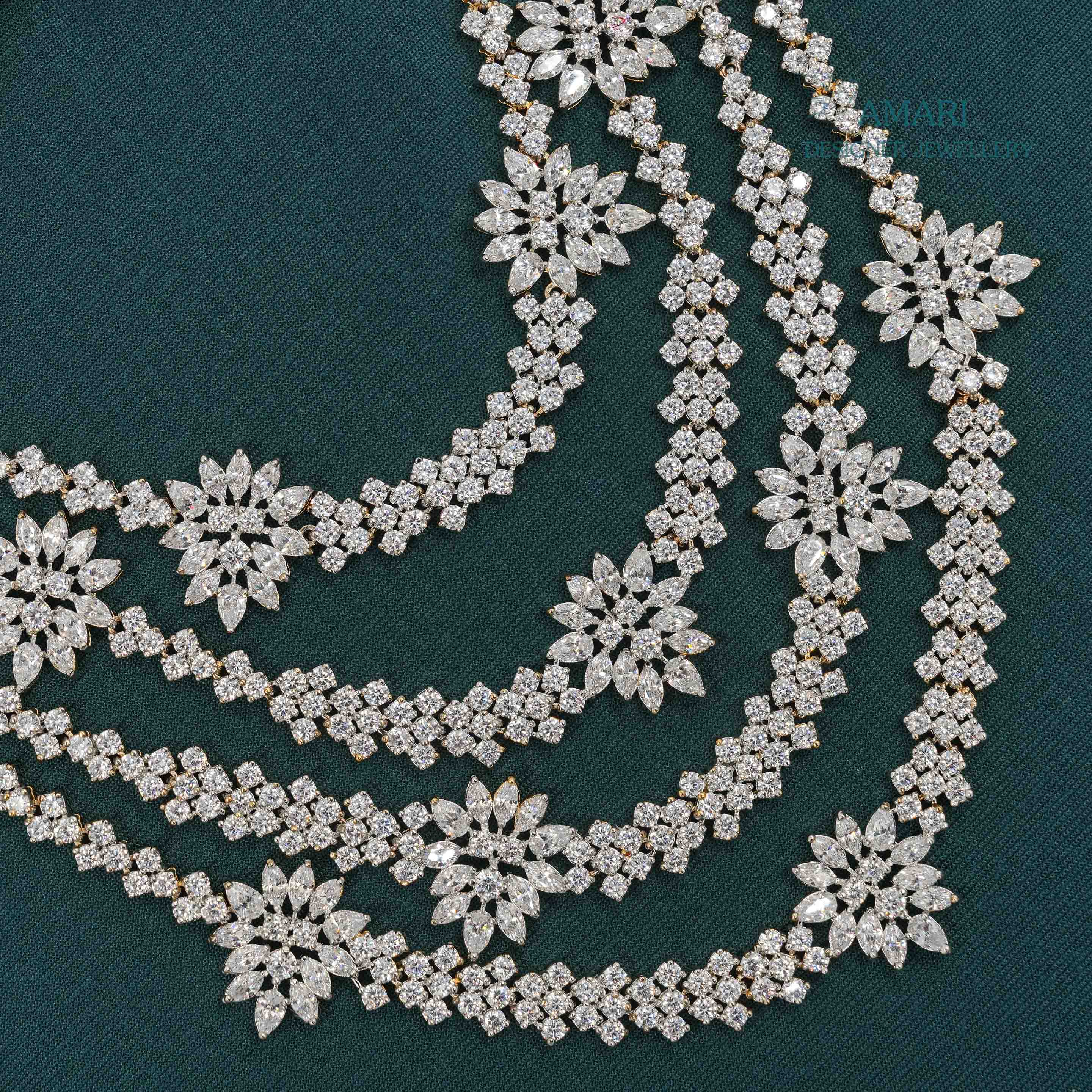 Graceful wave Necklace -