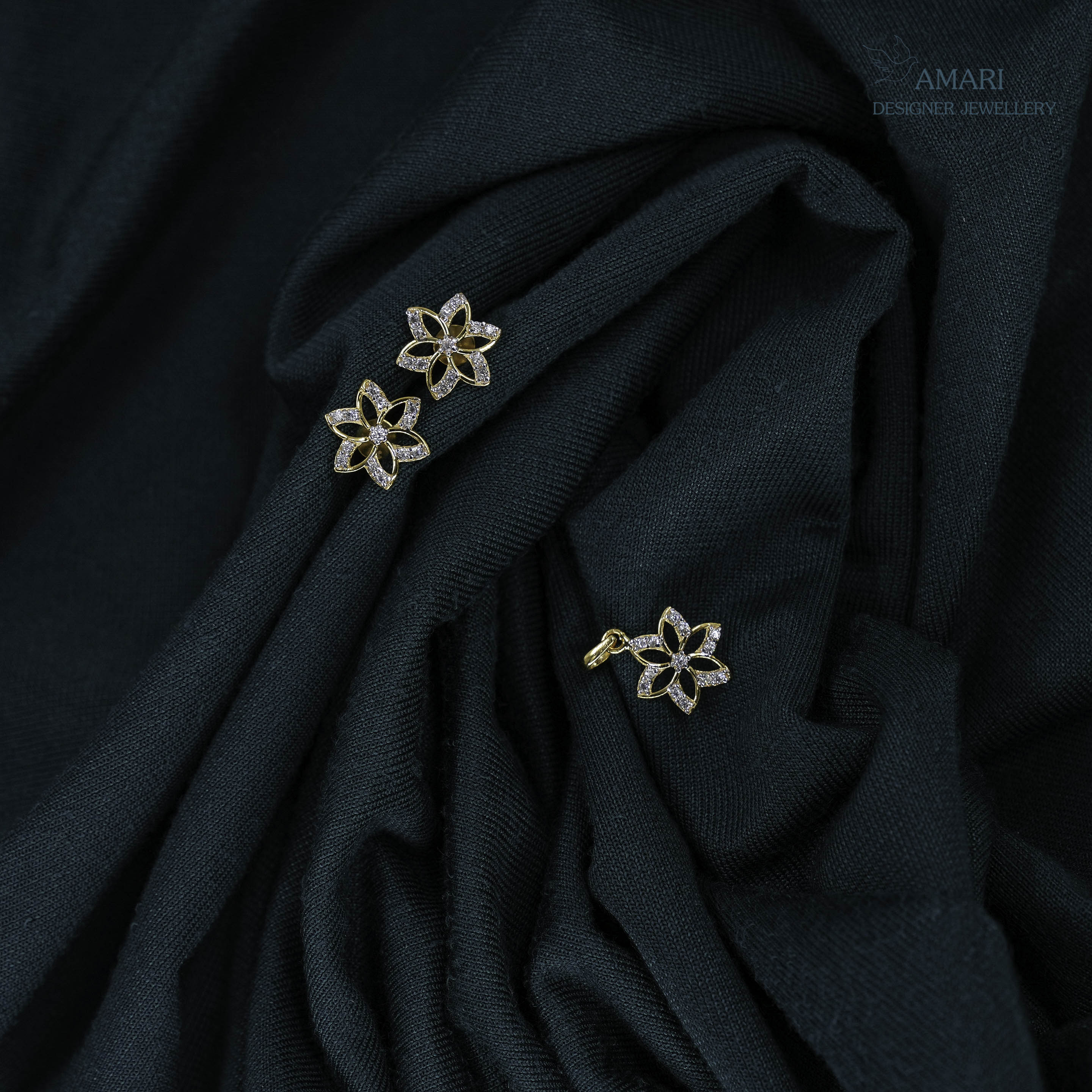 Gold Pendent Set Nine KT -