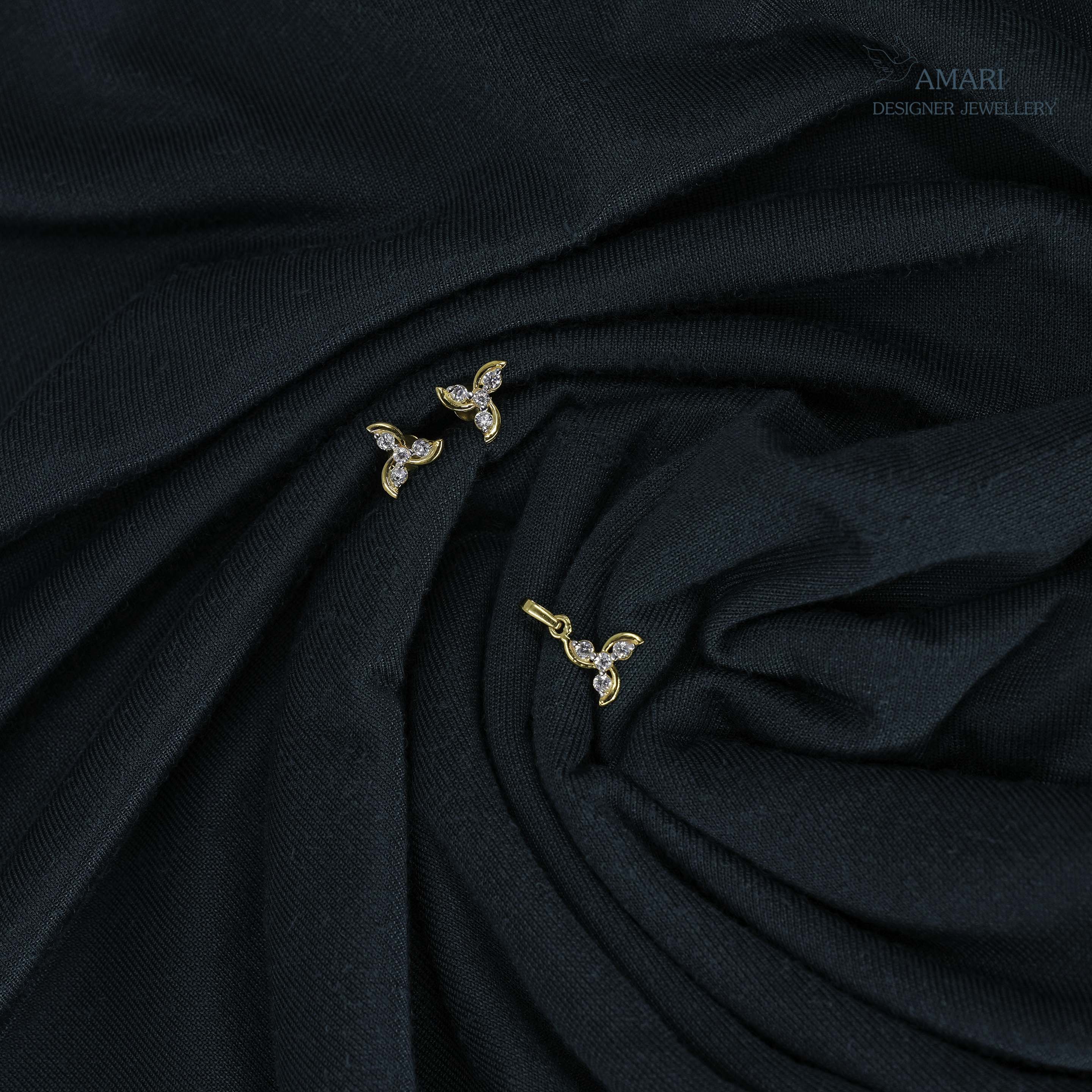 Gold Pendent Set Nine KT -