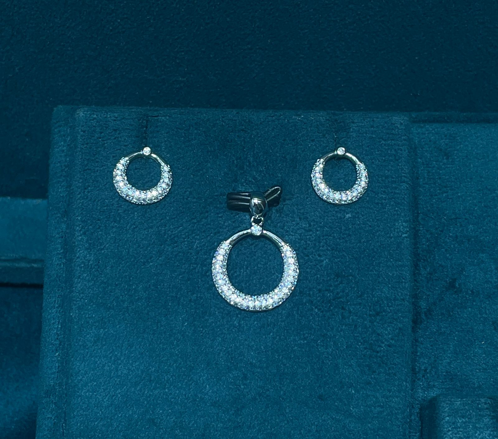 Round Cercle Beauty Pendant Set