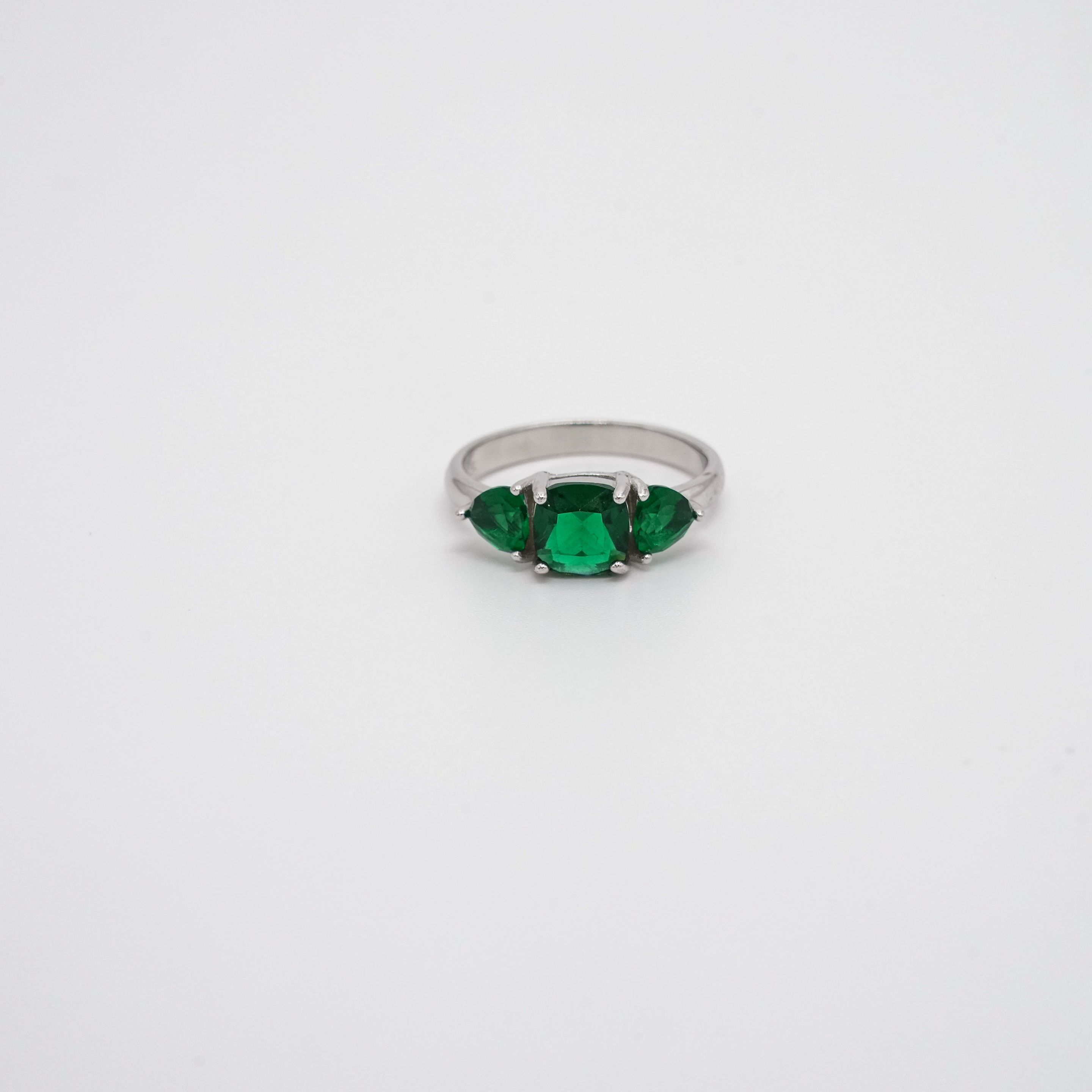 Arham Silver Palace - Emerald Silver Ring