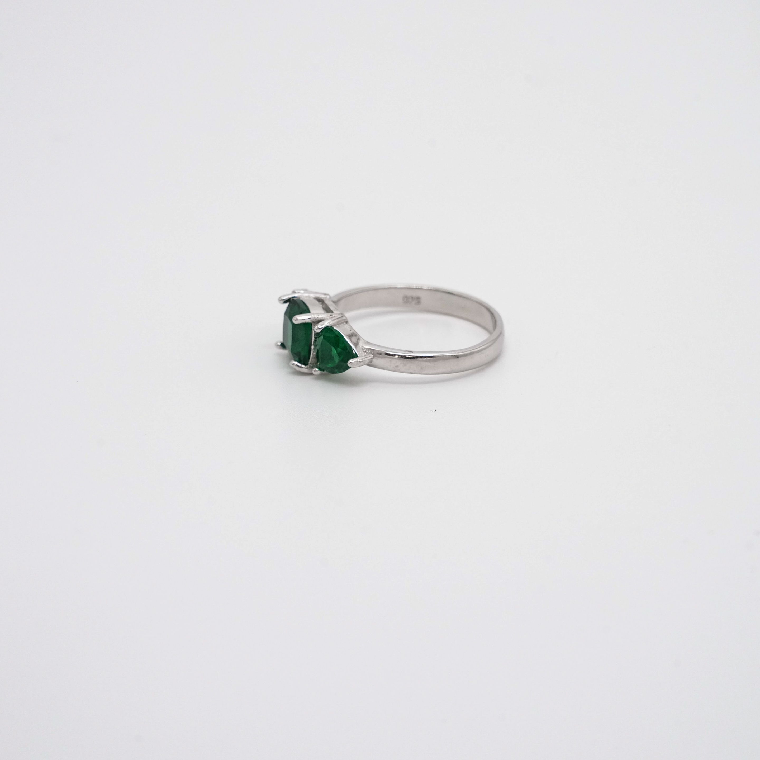 Arham Silver Palace - Emerald Silver Ring