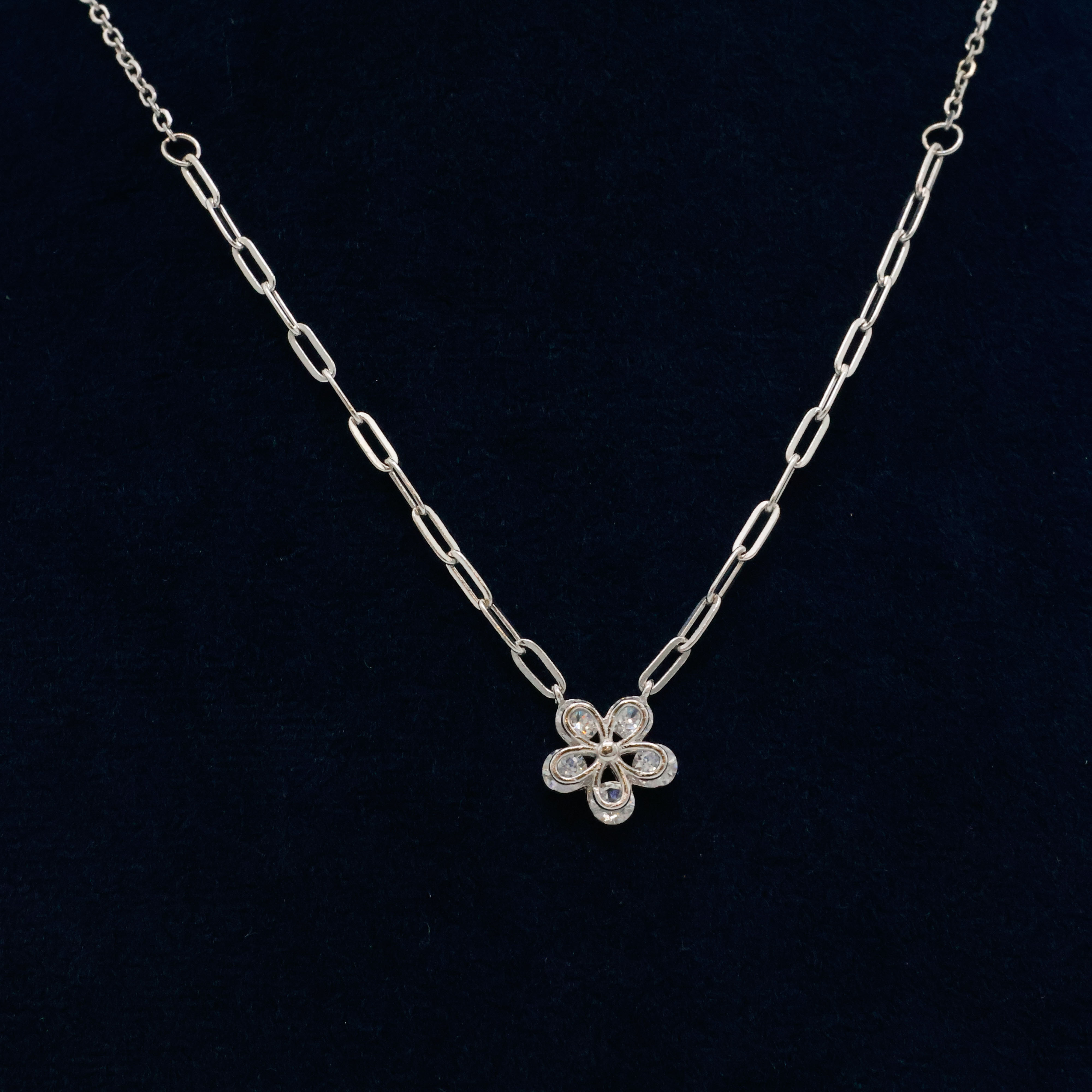 Arham Silver Palace - Silver Flower Necklace