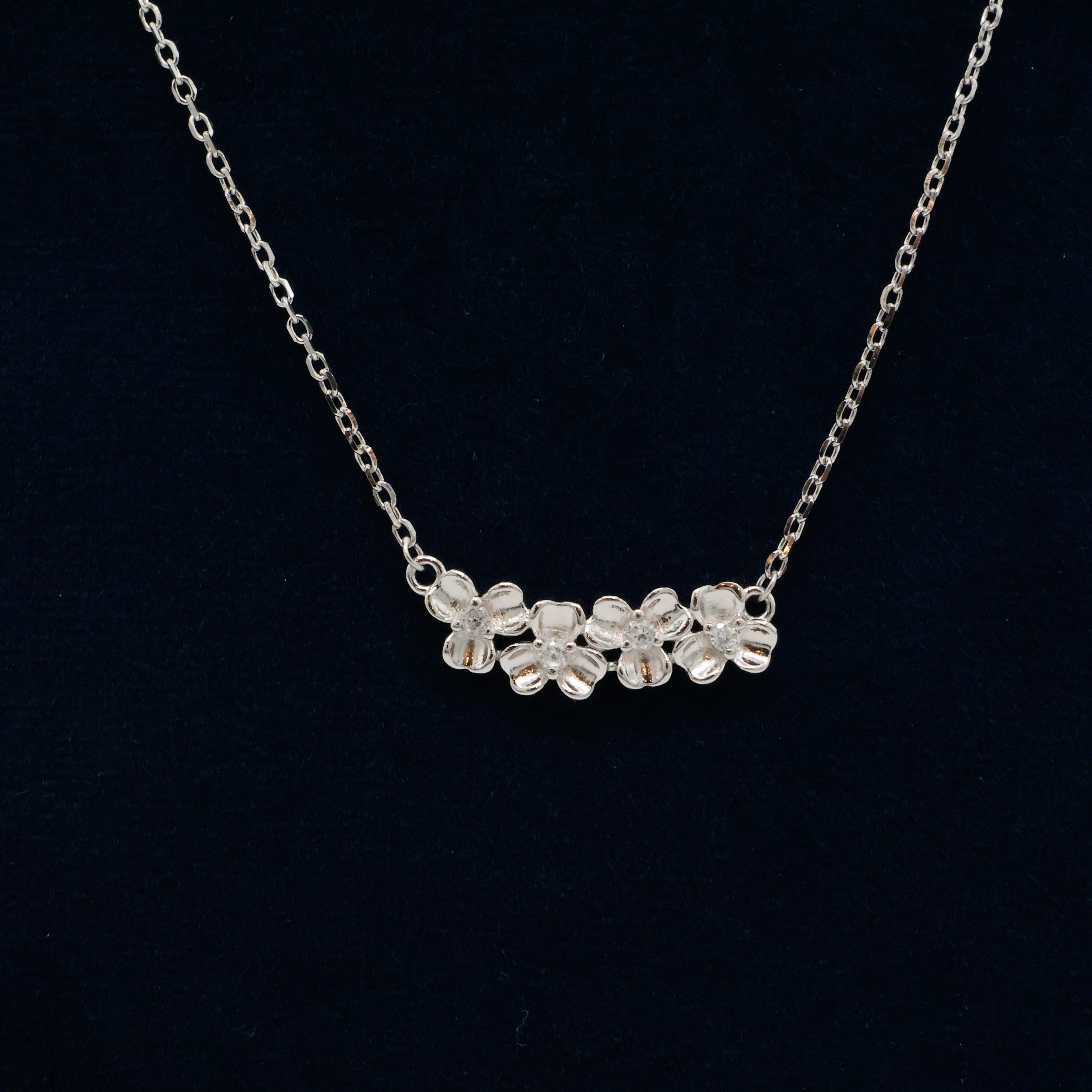 Arham Silver Palace - Silver Flower Necklace