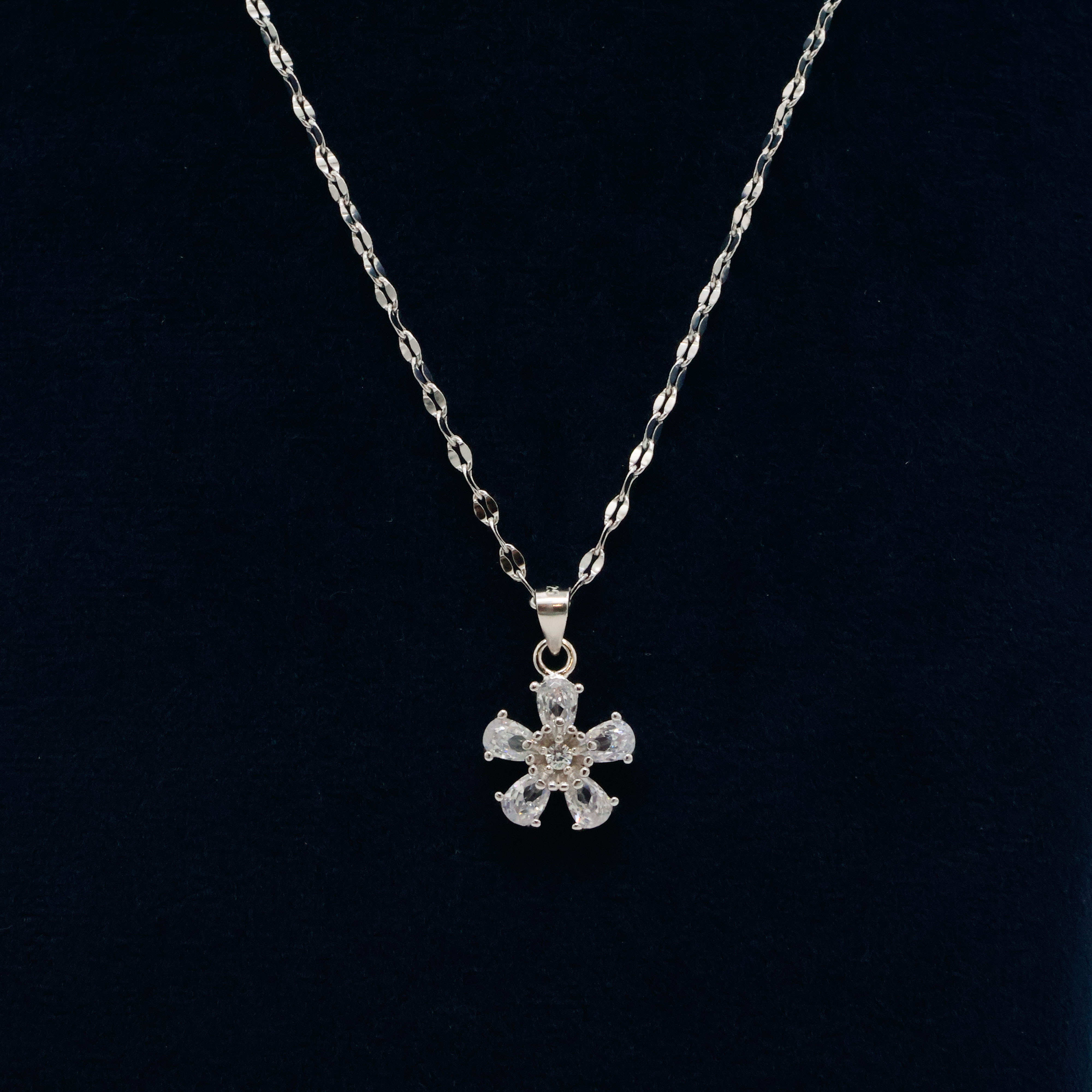 Arham Silver Palace - Silver Flower Pendant