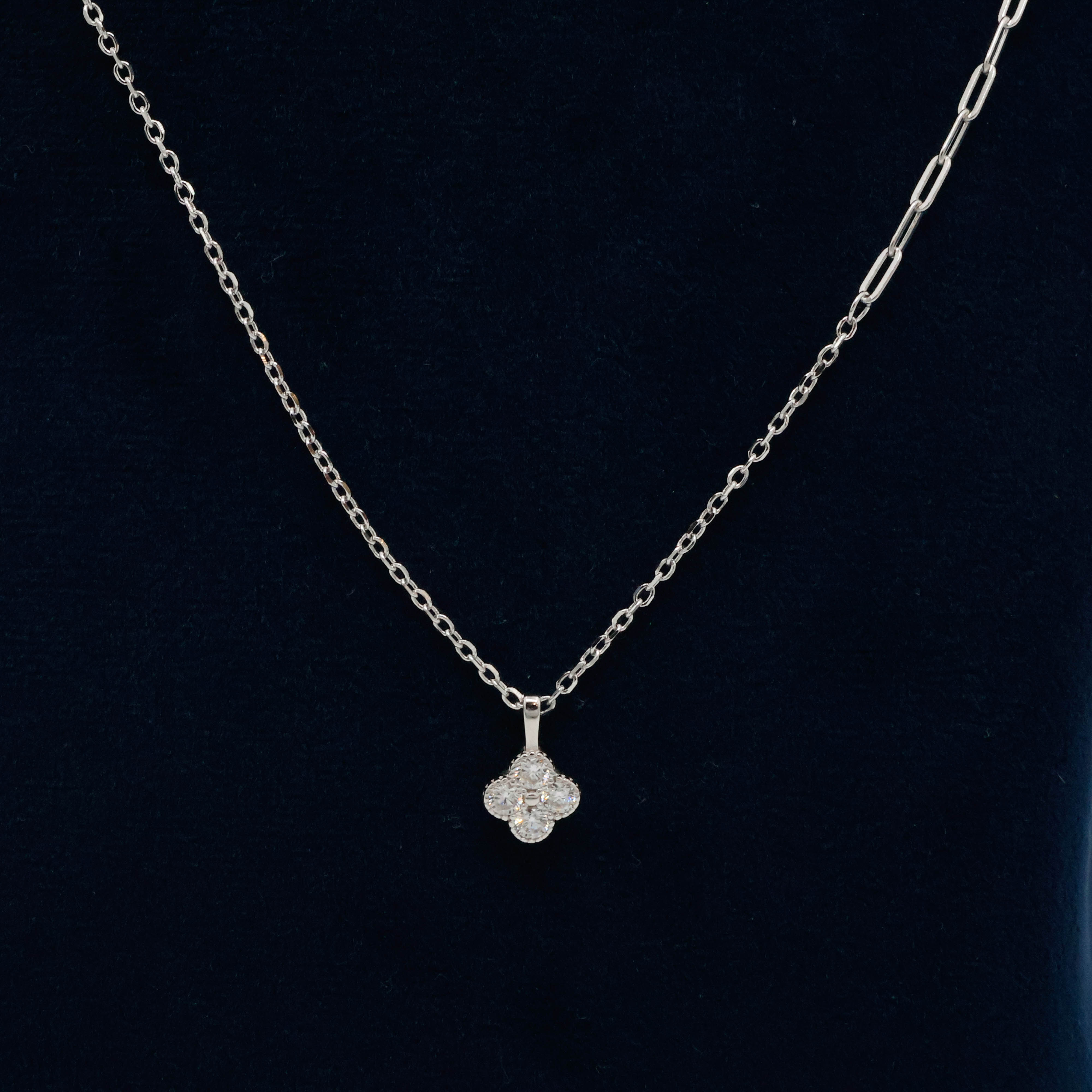 Arham Silver Palace - Silver Clover Pendant