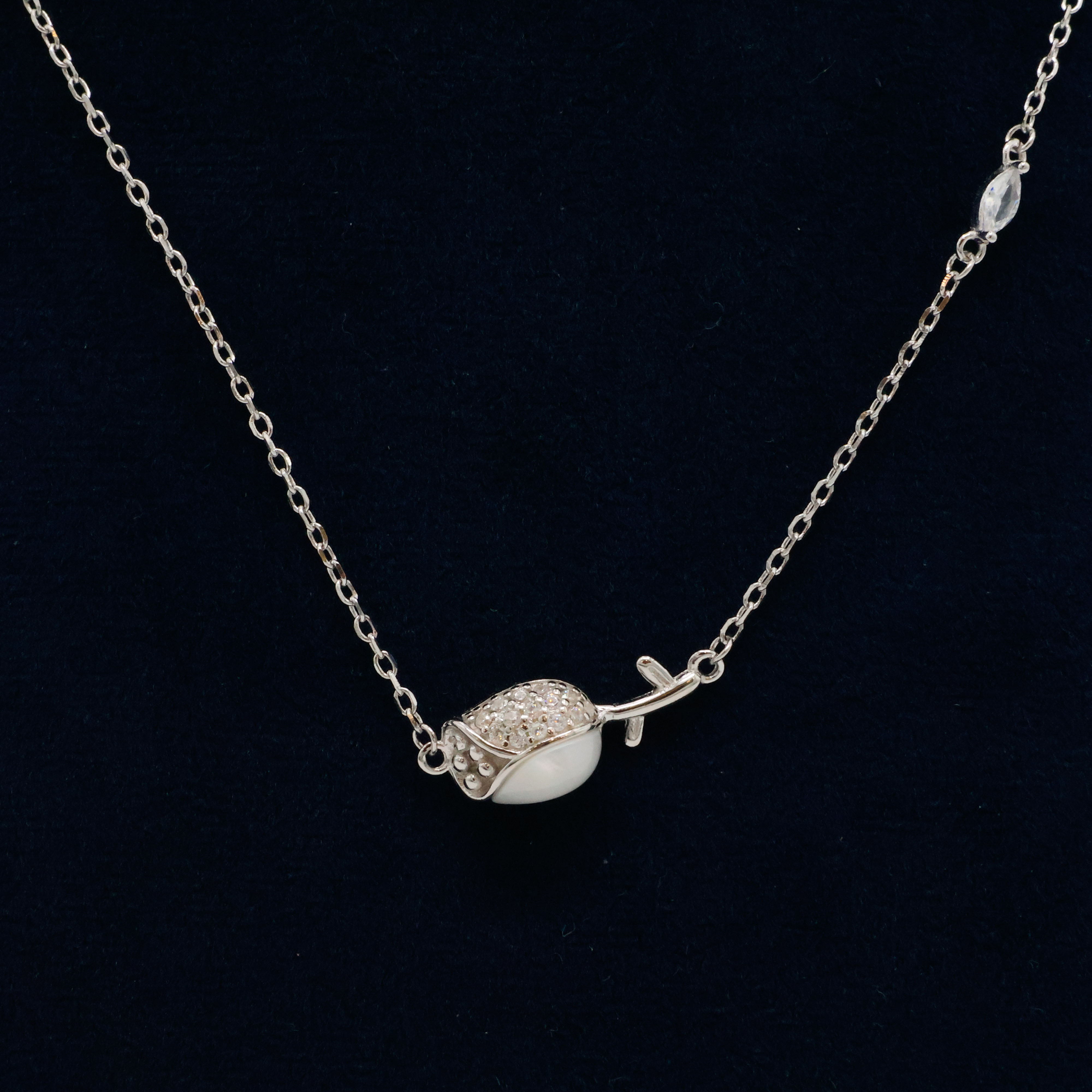 Arham Silver Palace - Silver Rose Pendant