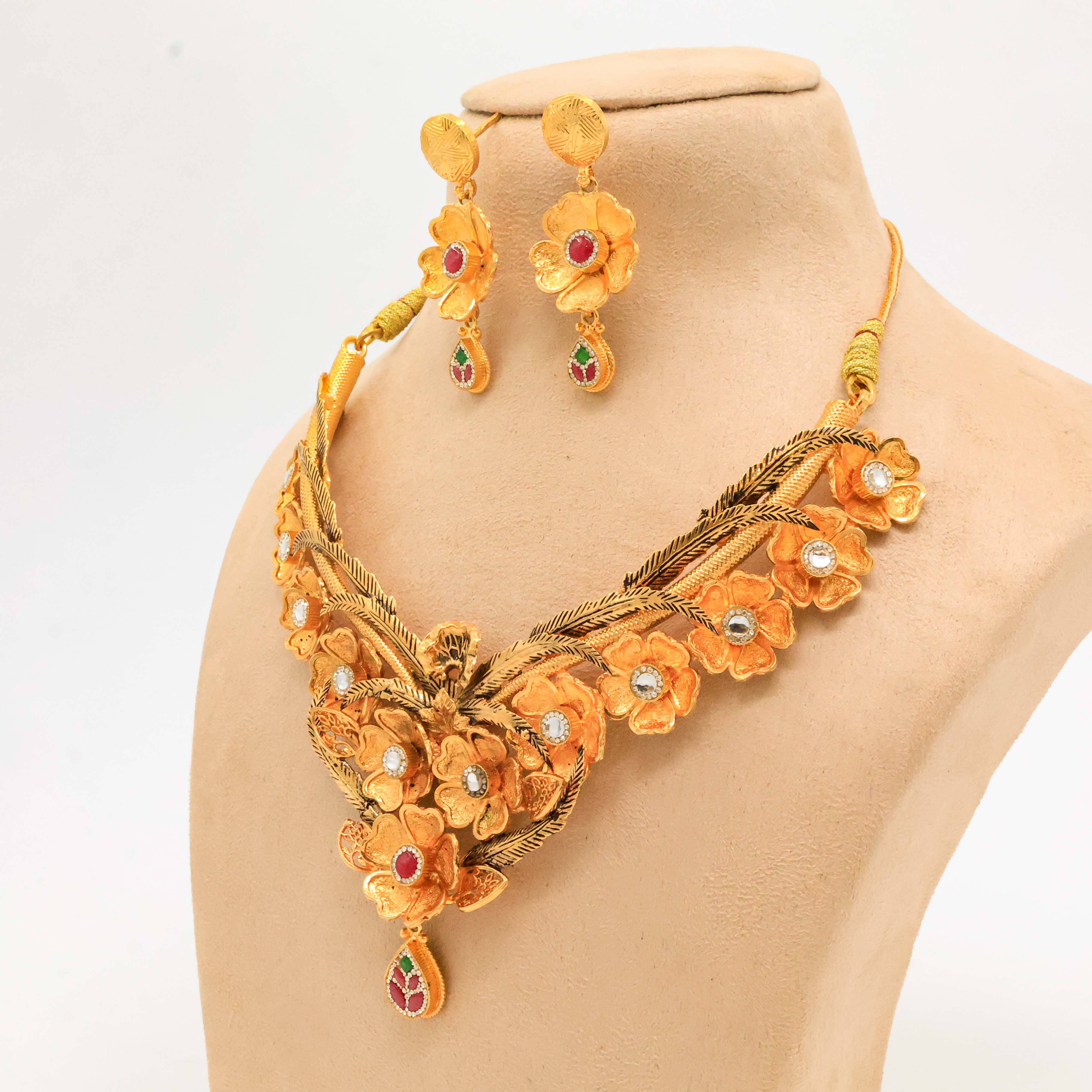 Arham Silver Palace - Gold Flower Necklace