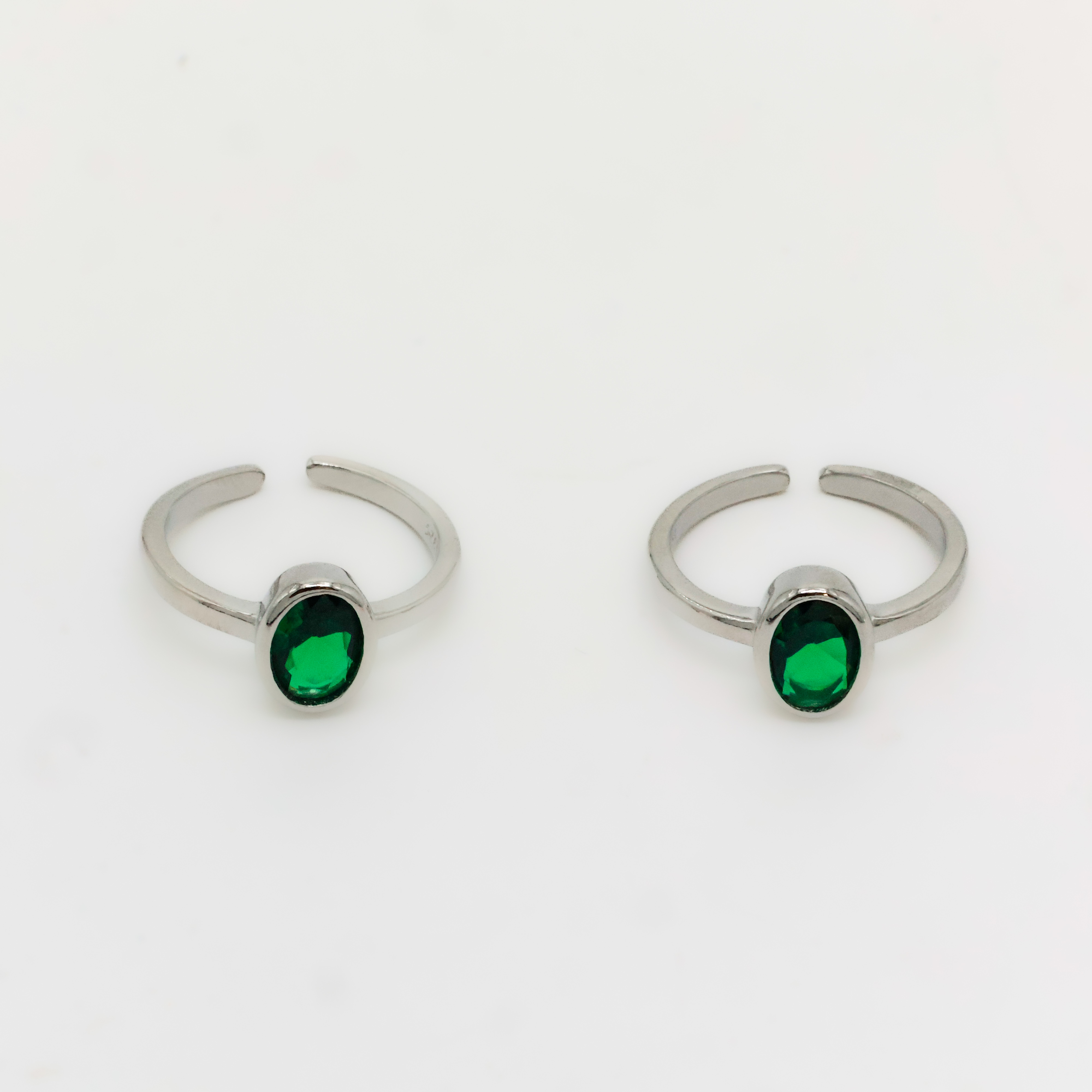 Arham Silver Palace - Silver Emerald Toe Rings
