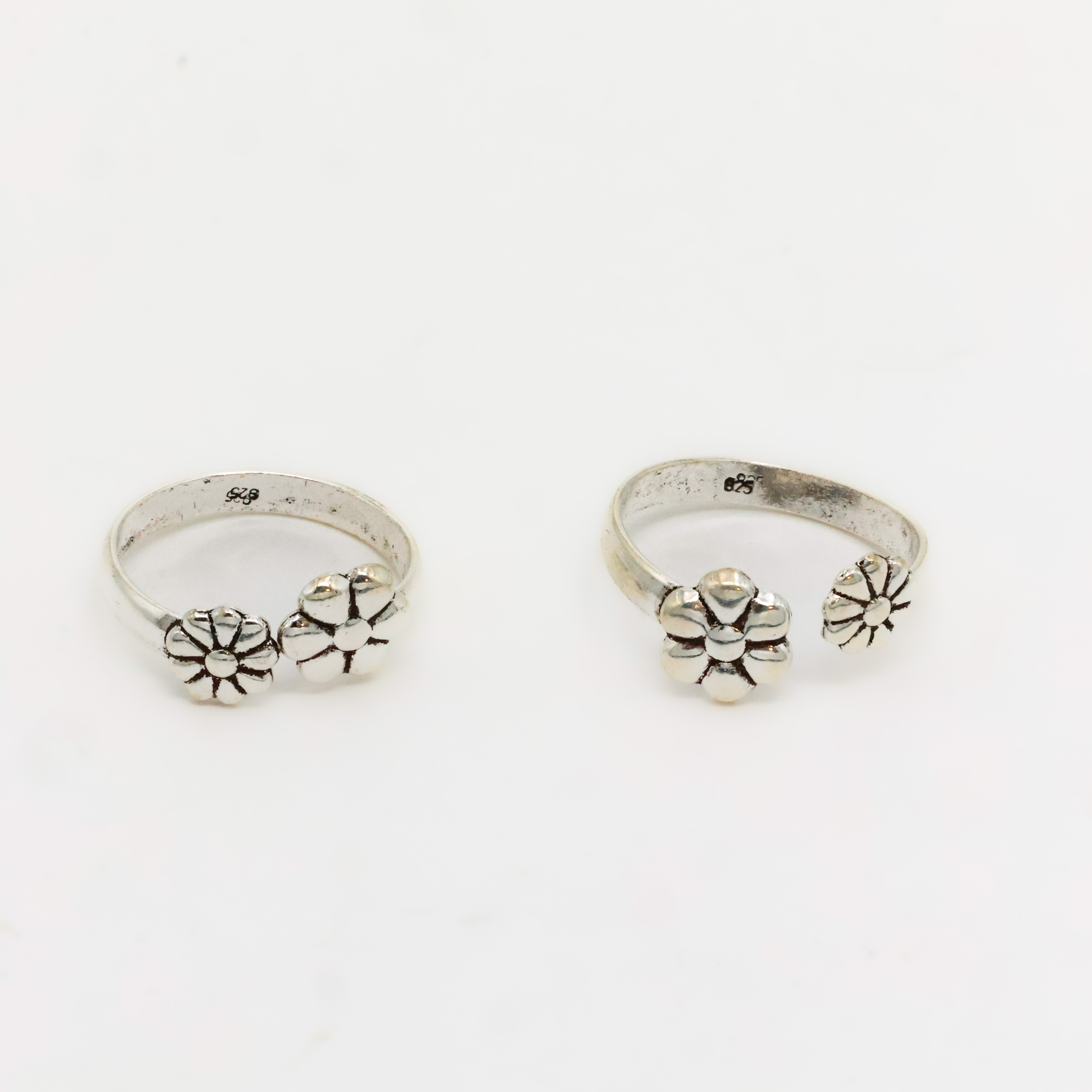 Arham Silver Palace - Silver Flower Toe Rings