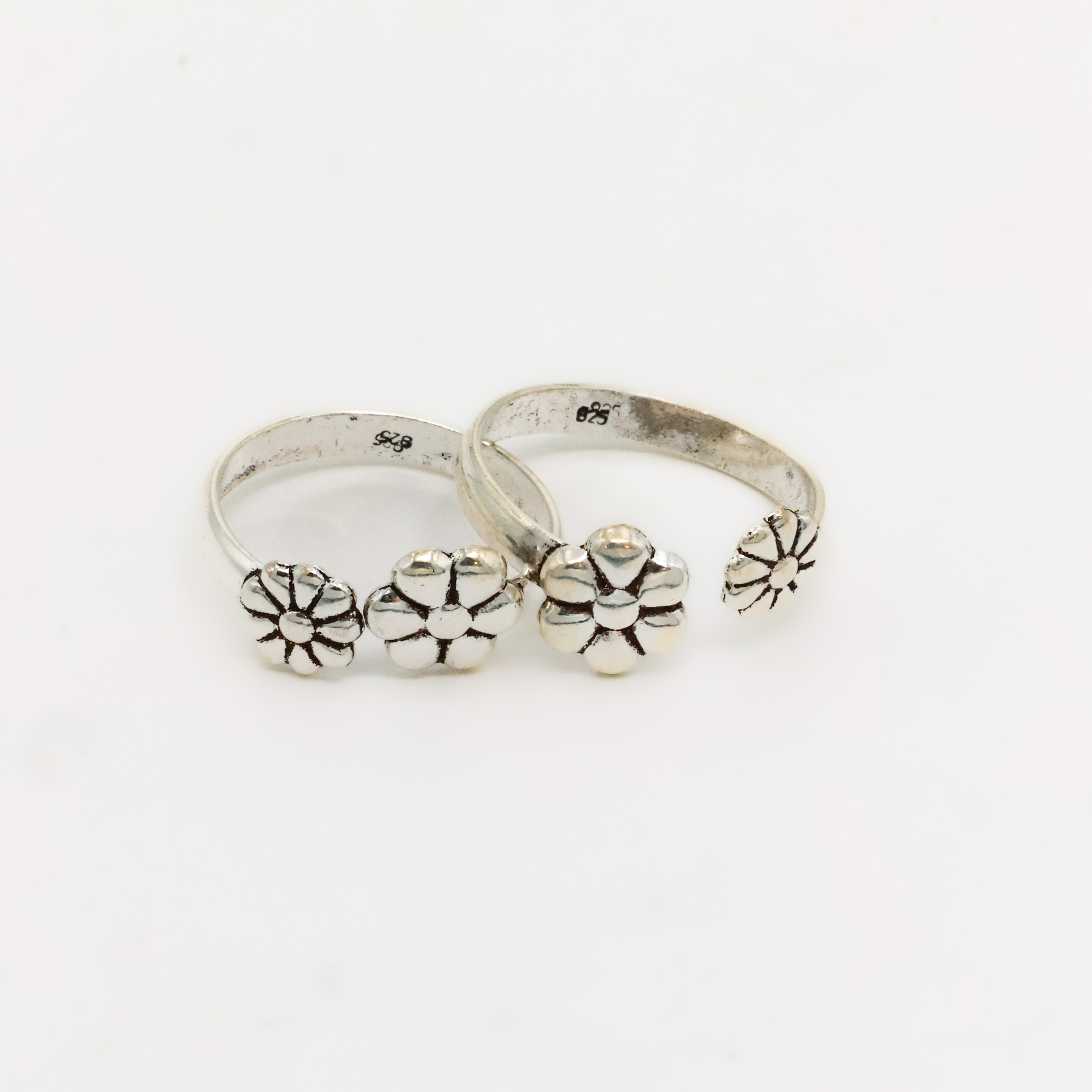 Arham Silver Palace - Silver Flower Toe Rings