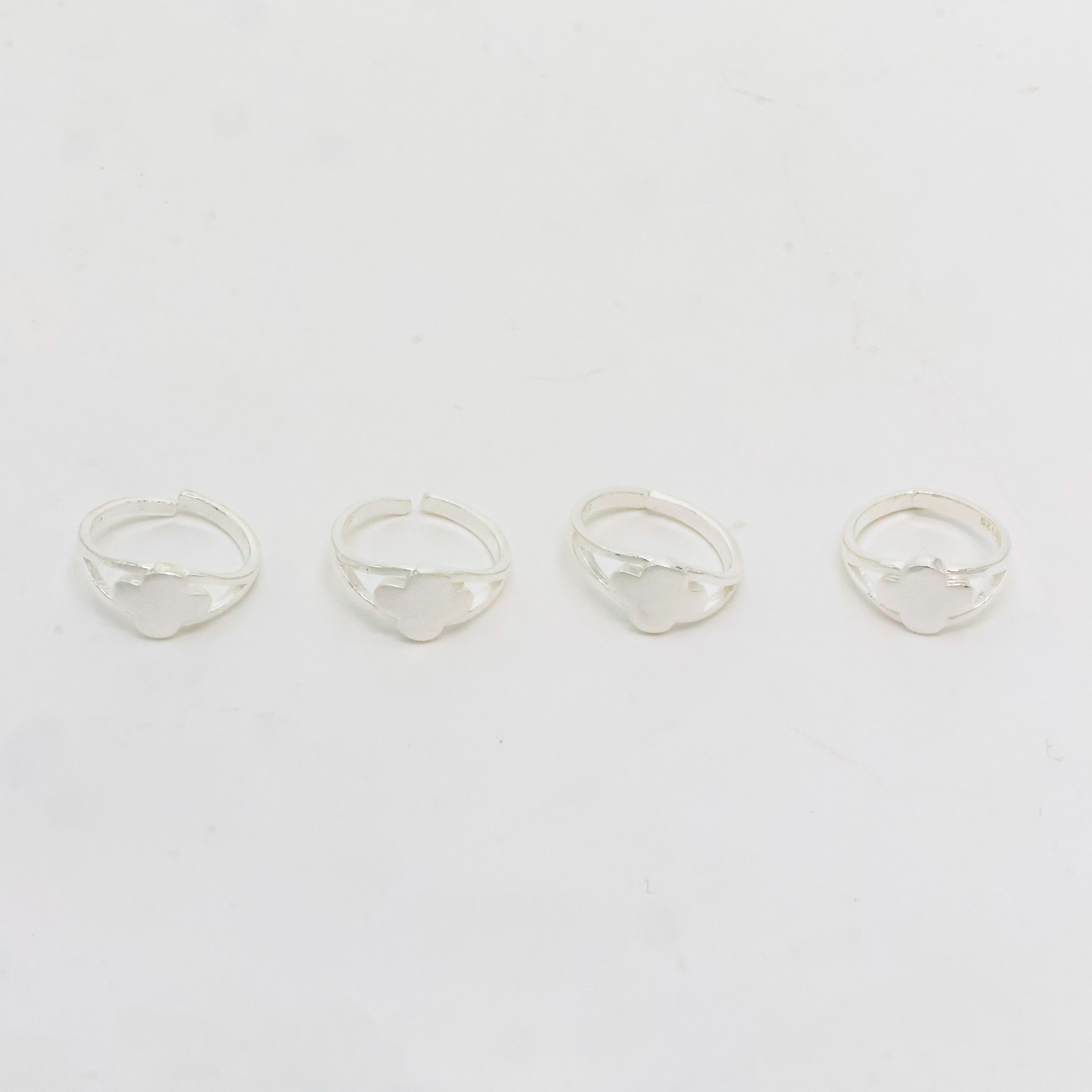 Arham Silver Palace - Silver Clover Rings