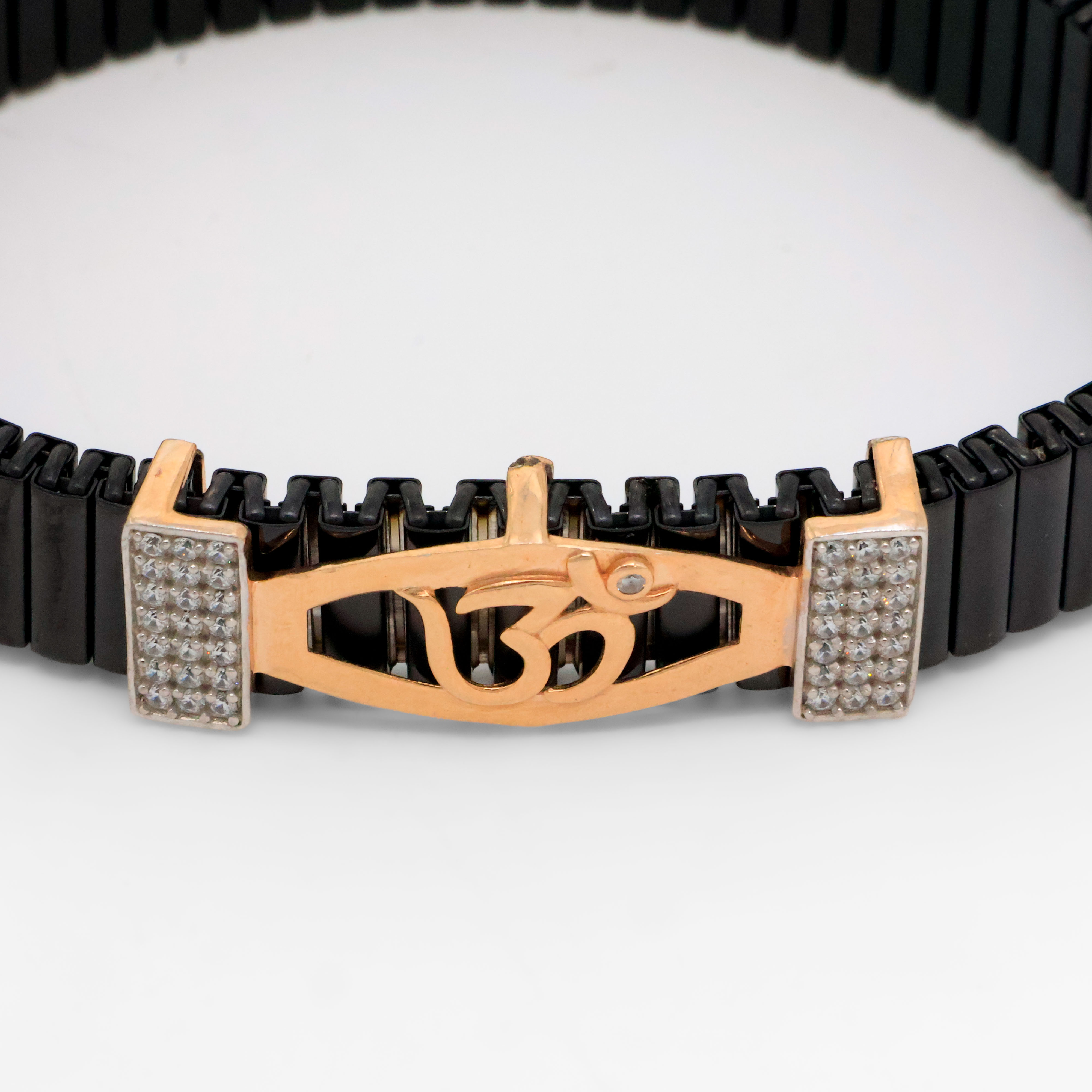 Arham Silver Palace - Silver Om Bracelet