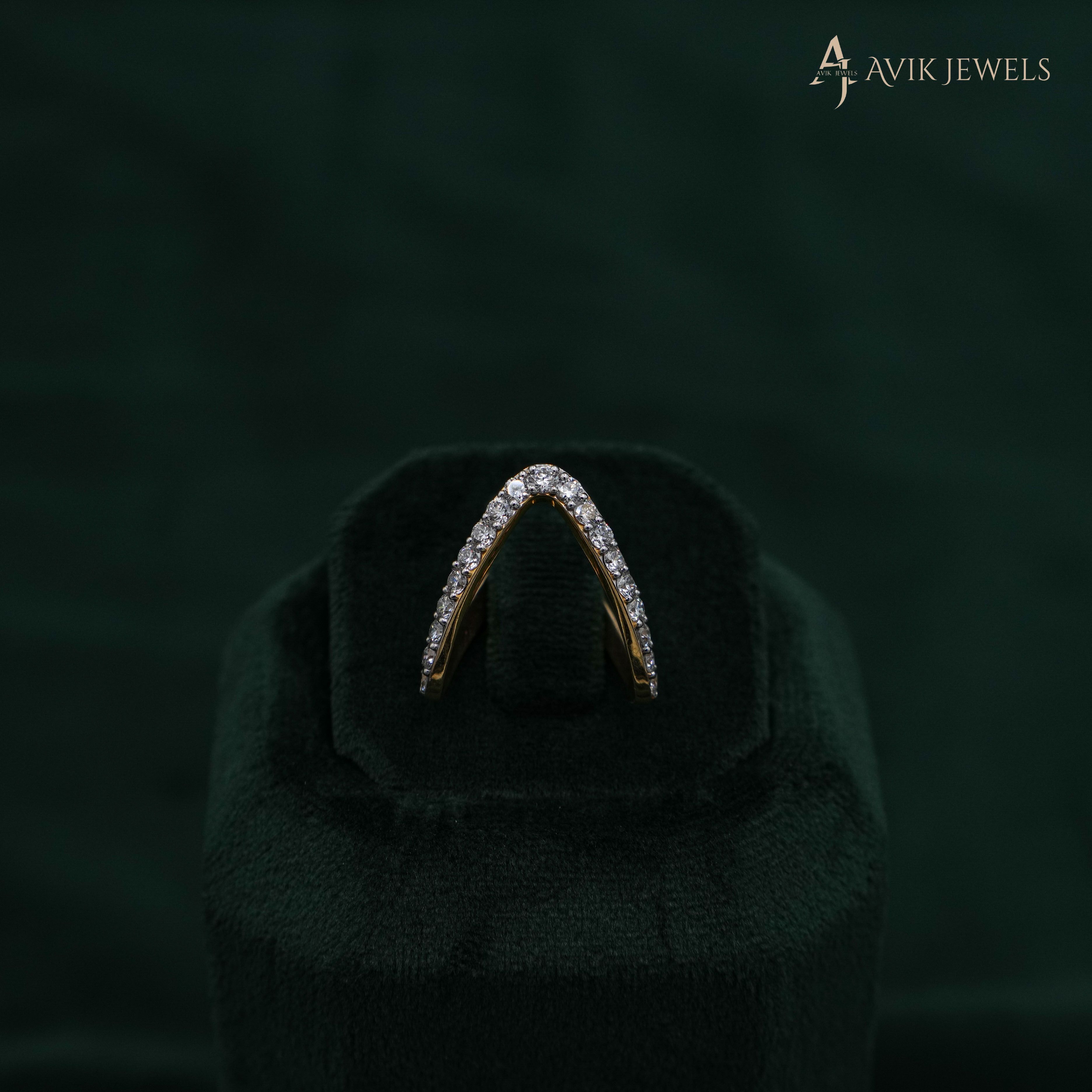 Diamond V Ring