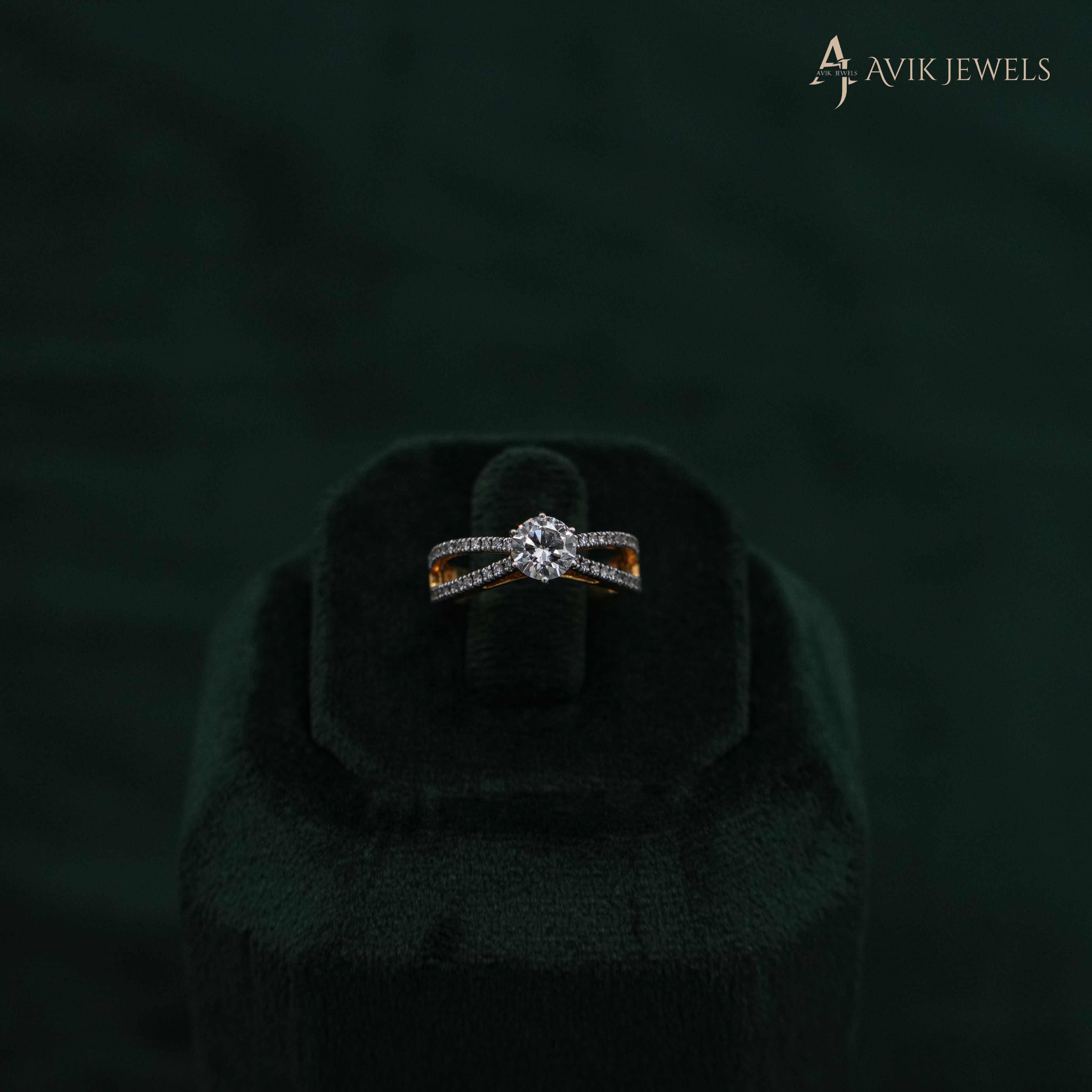 Diamond Criss-Cross Ring