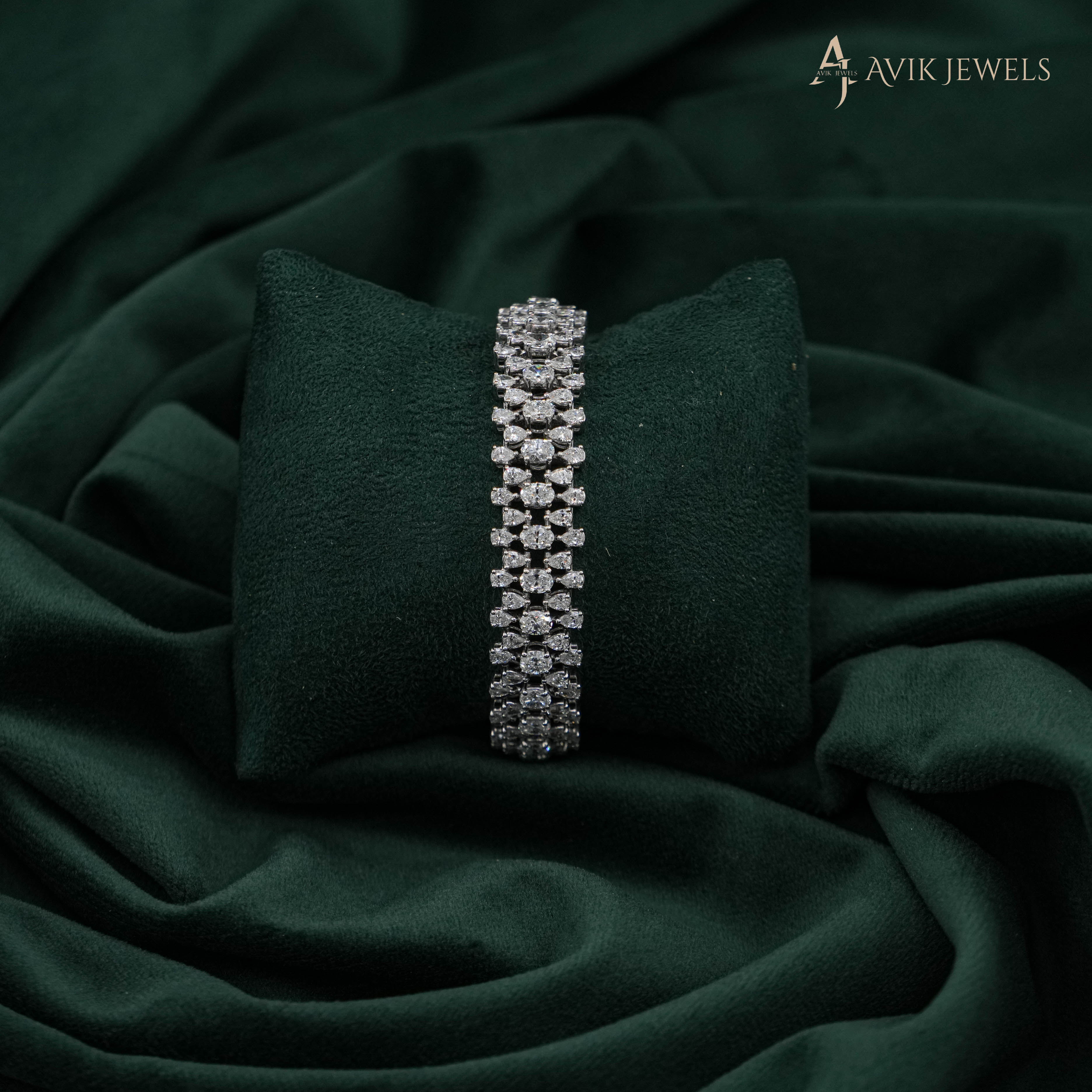 Avik Jewels - Lab Grown Diamond Emerald Bracelet