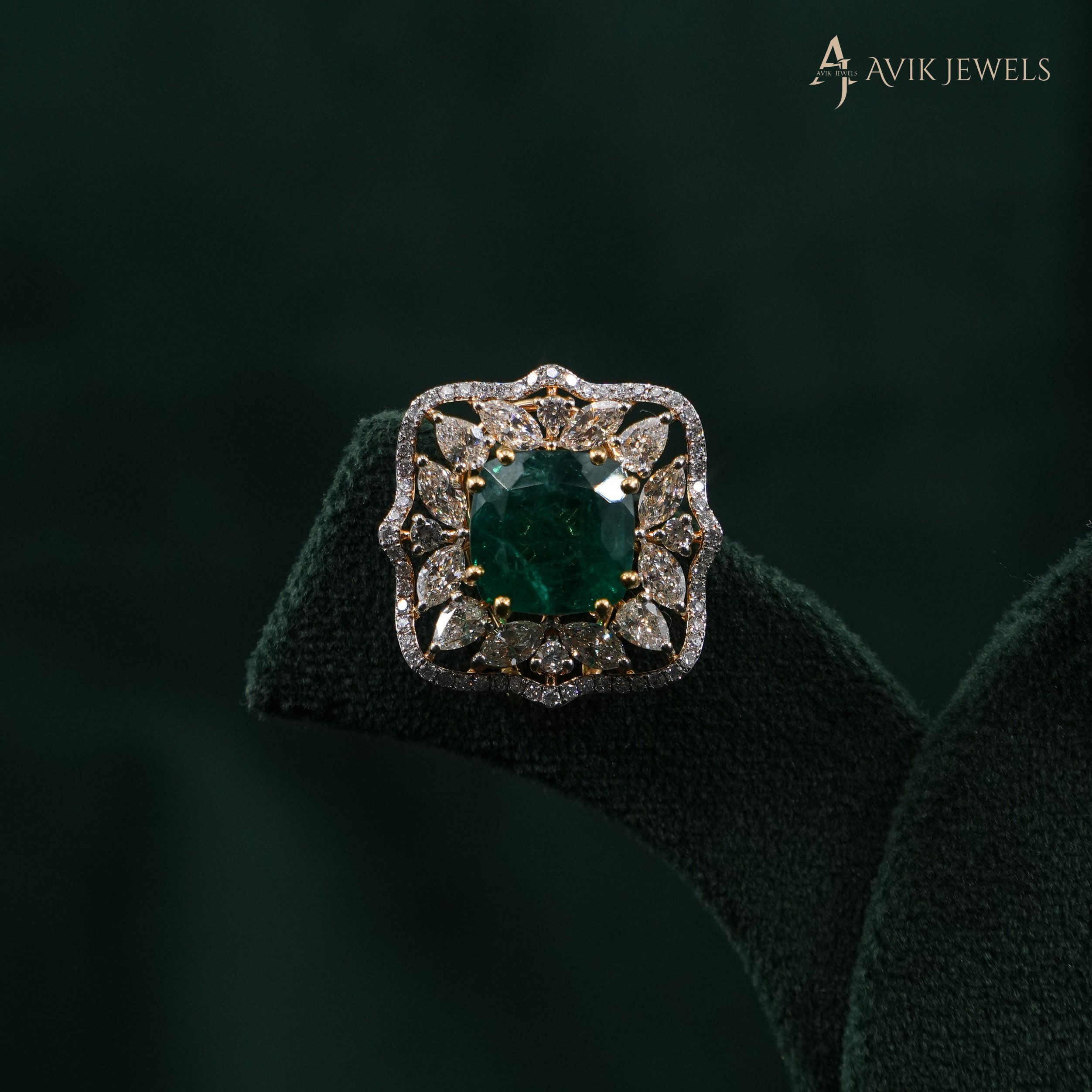 Avik Jewels - Emerald Stud Earrings