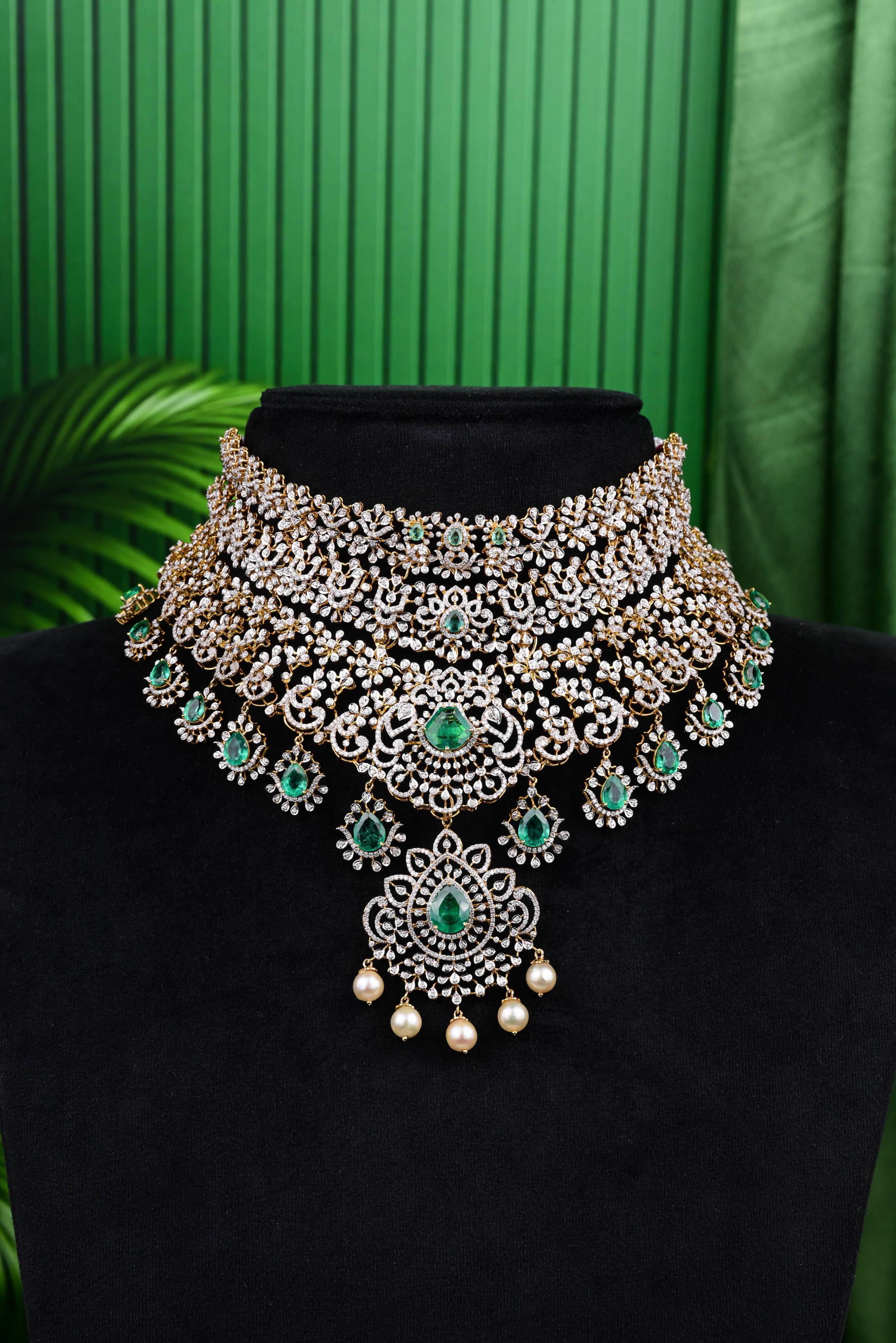 Brinda Gold and Diamonds - Maharani Grand Layered Diamond Chowker
