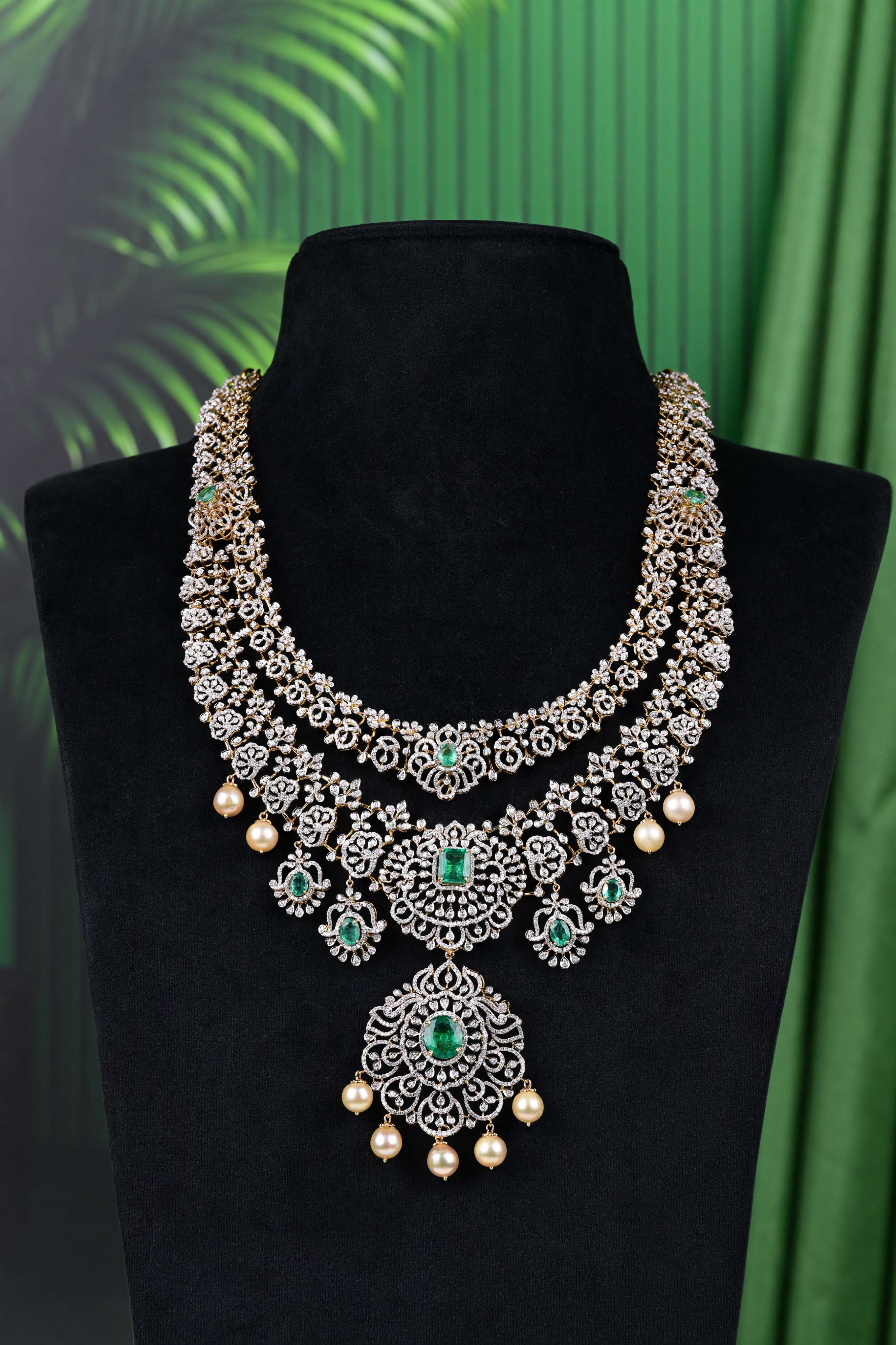 Brinda Gold and Diamonds - Emerald Diamond Necklace