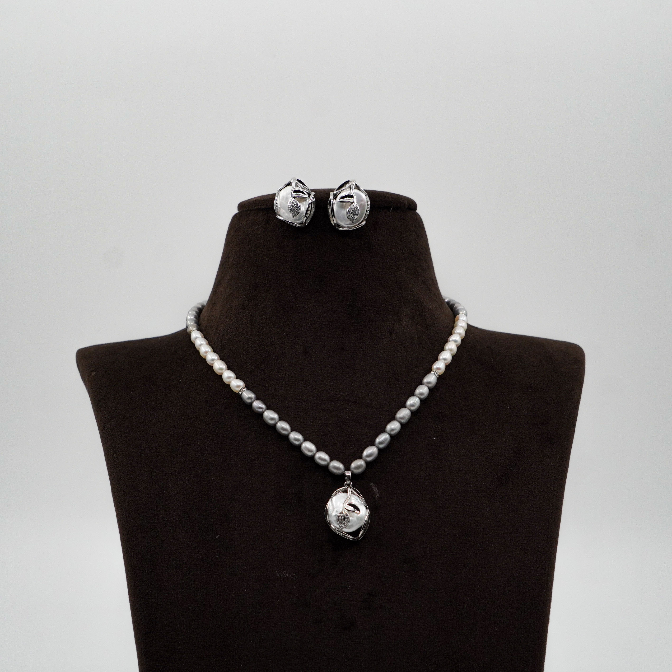 Pearl Necklace Set