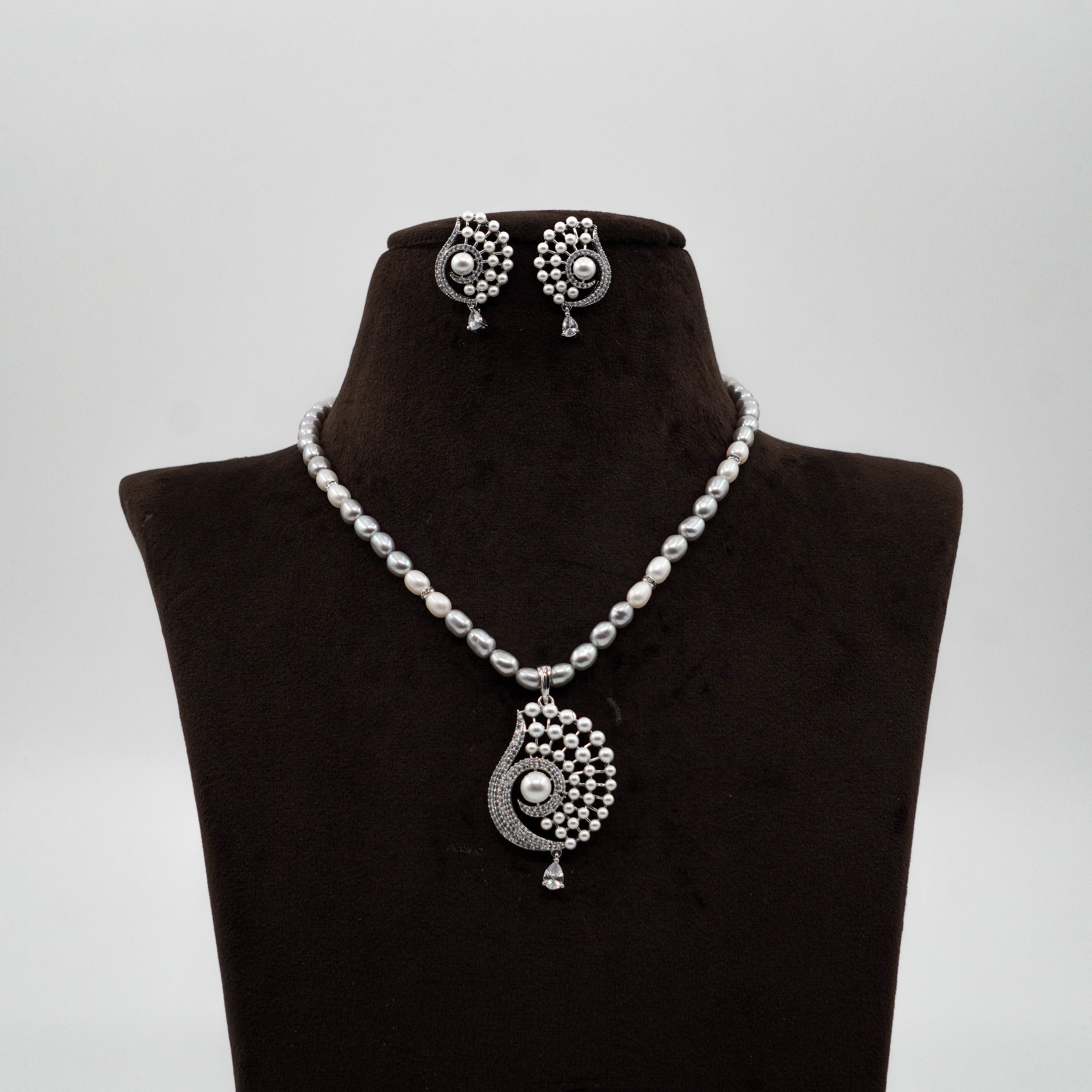Pearl Necklace Set