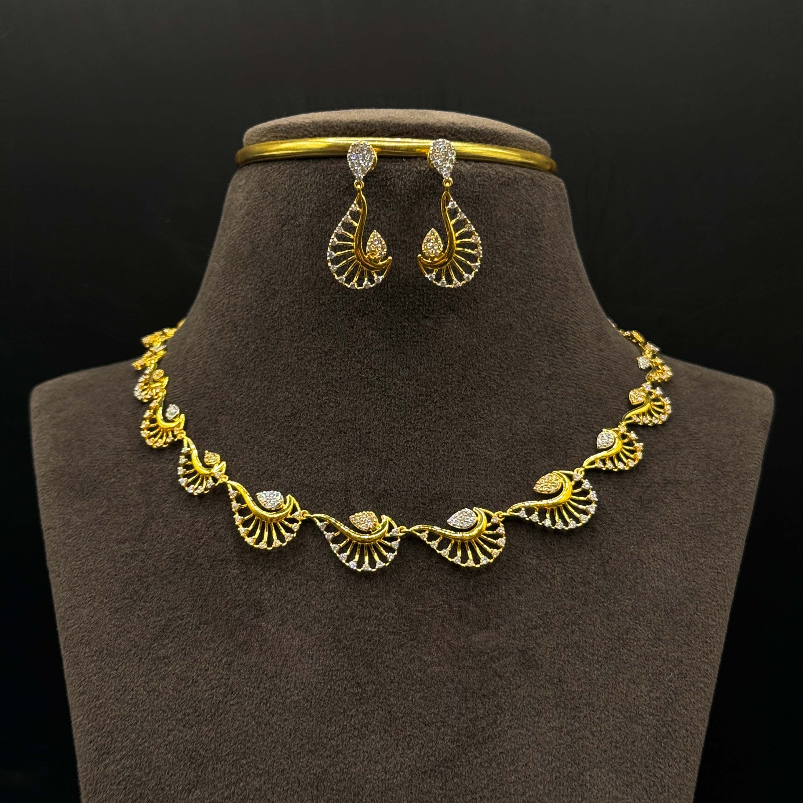 Kimtee Jewellers - Seashell 18K Yellow Gold Necklace Set